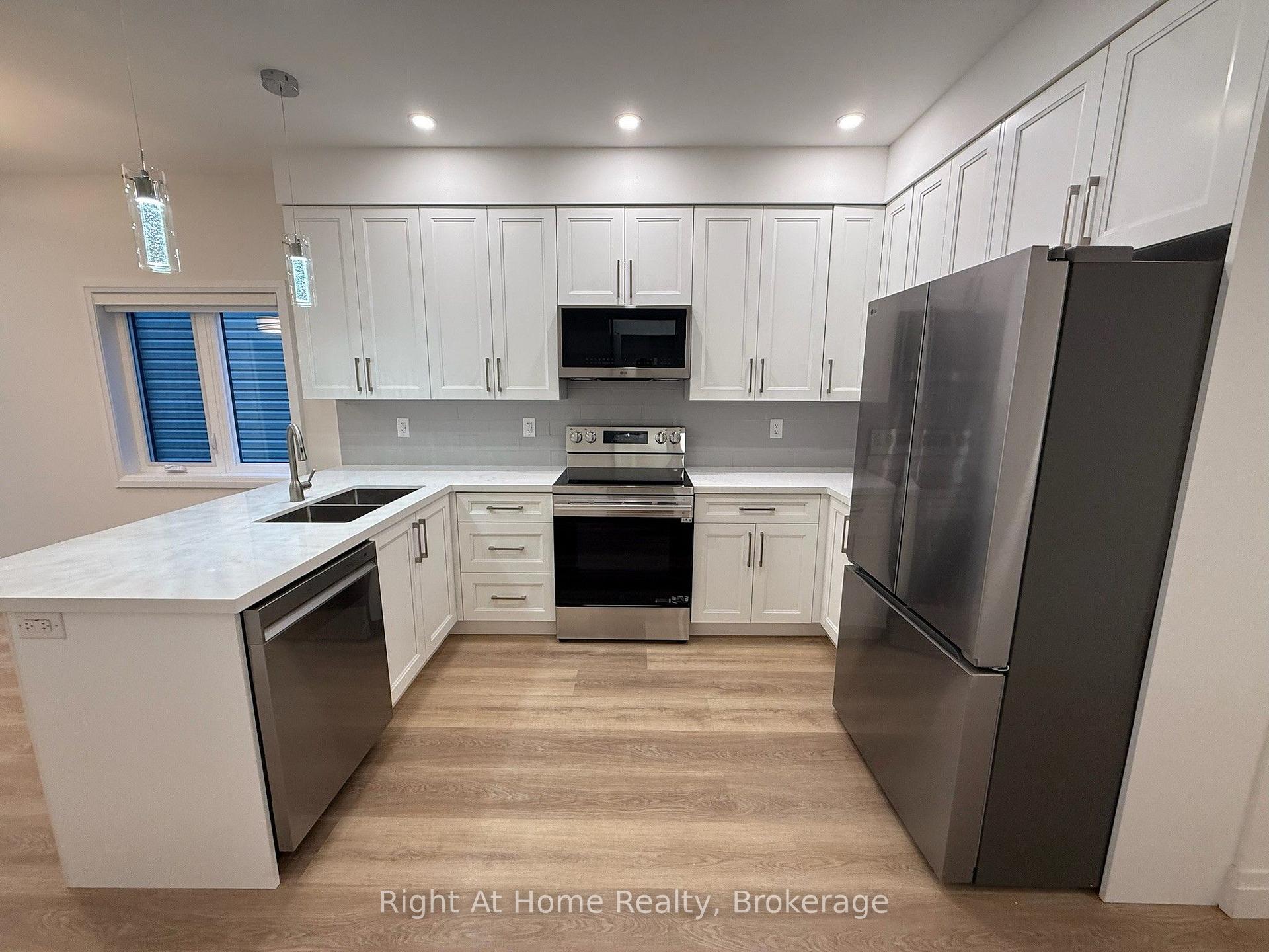 Photo 4 of 576B Guelph Street, Kitchener, Uptown Waterloo/North Ward — HOMEH