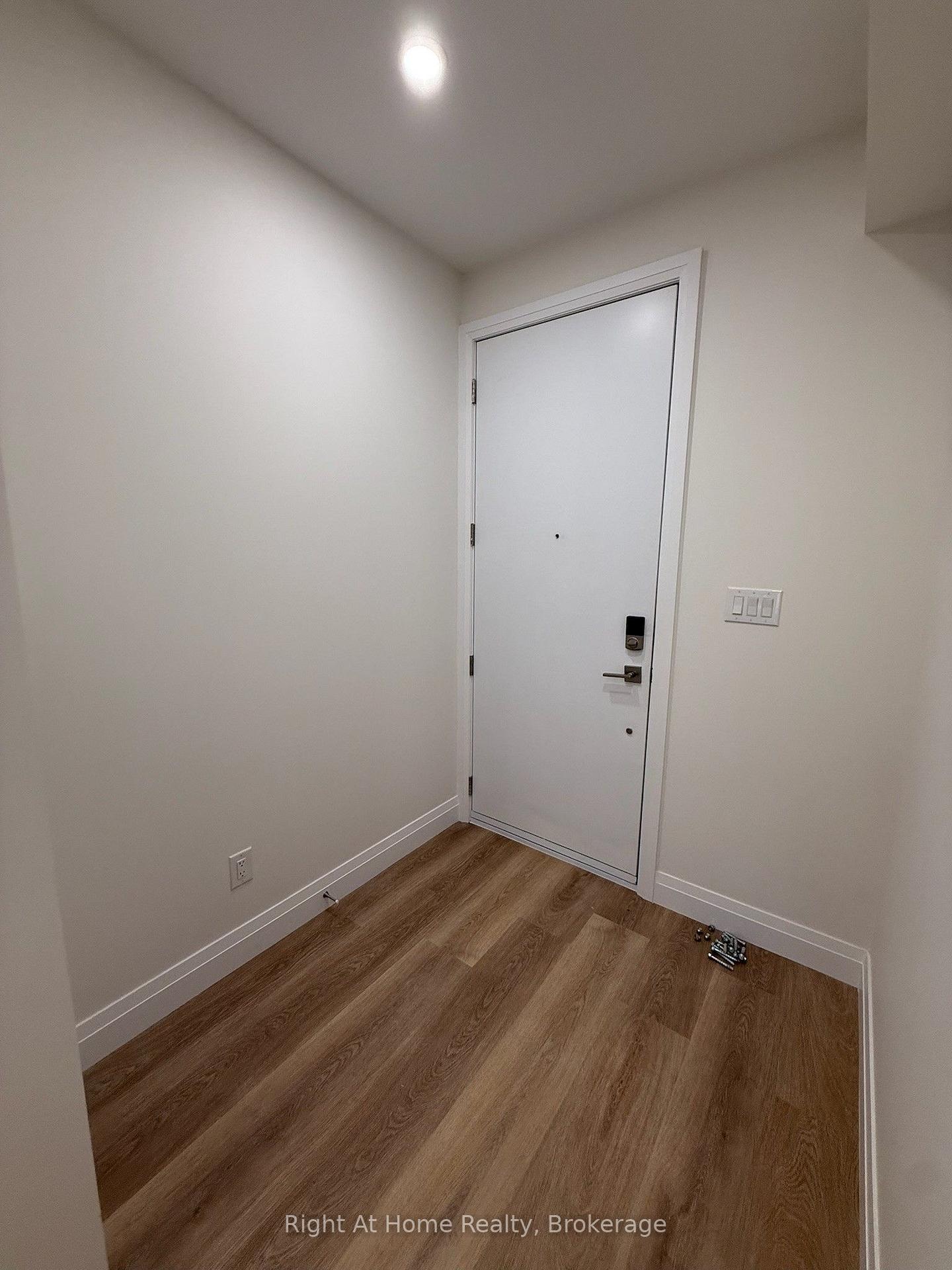 Photo 17 of 576B Guelph Street, Kitchener, Uptown Waterloo/North Ward — HOMEH