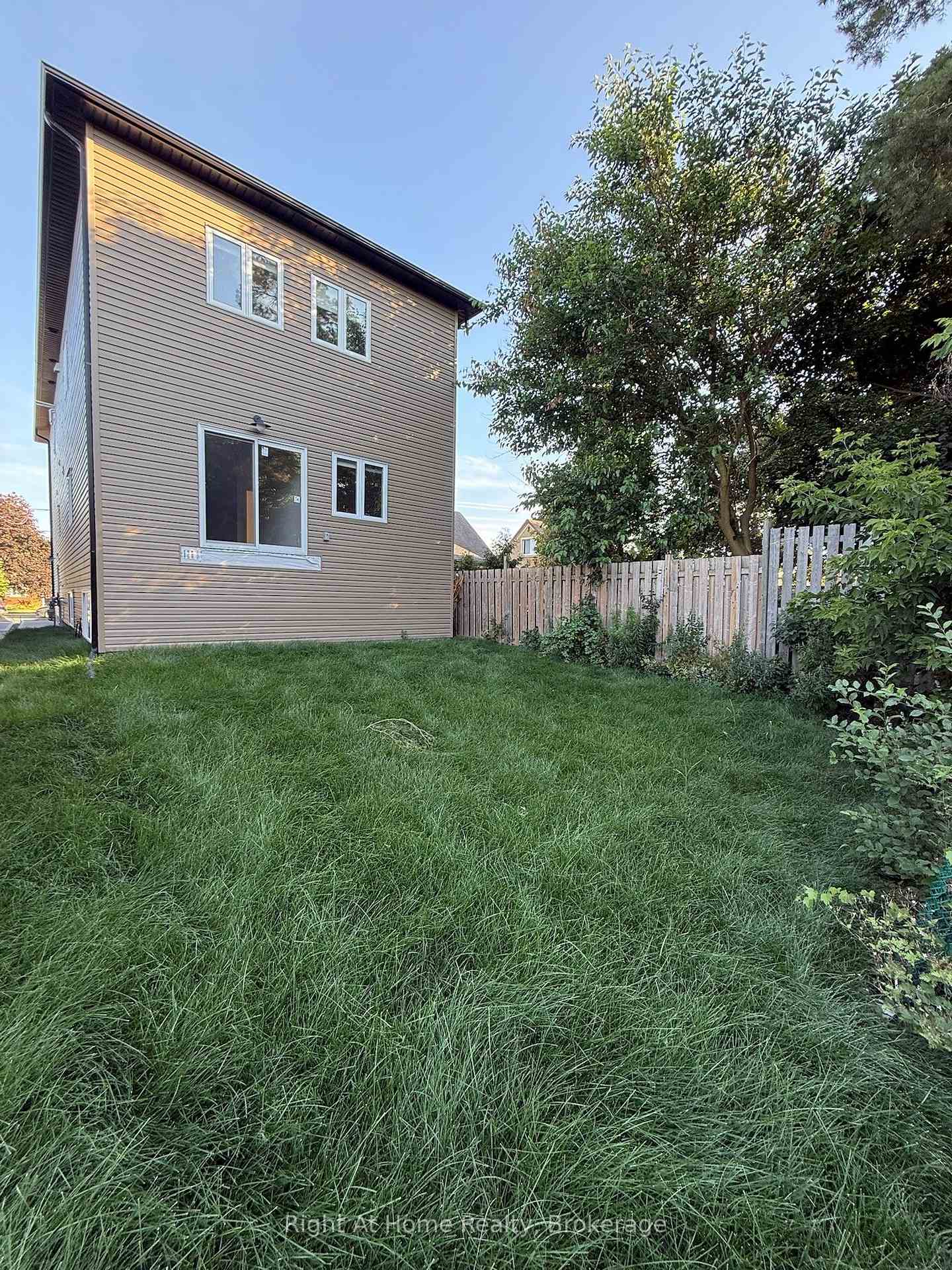 Photo 30 of 576B Guelph Street, Kitchener, Uptown Waterloo/North Ward — HOMEH