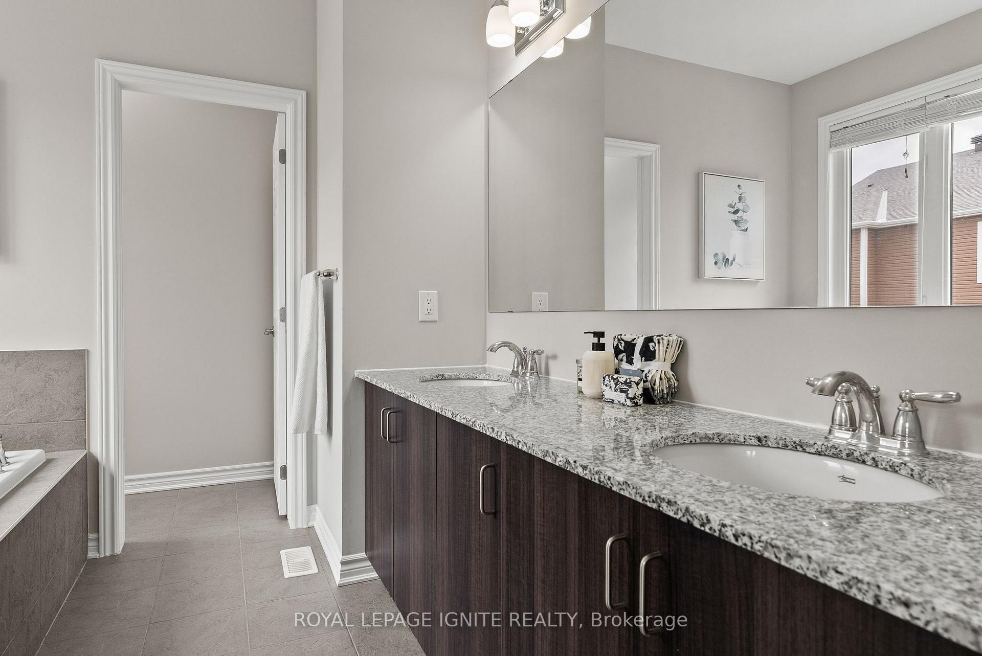 Photo 19 of 96 Damselfly Way, Ottawa, Barrhaven - Half Moon Bay — HOMEH