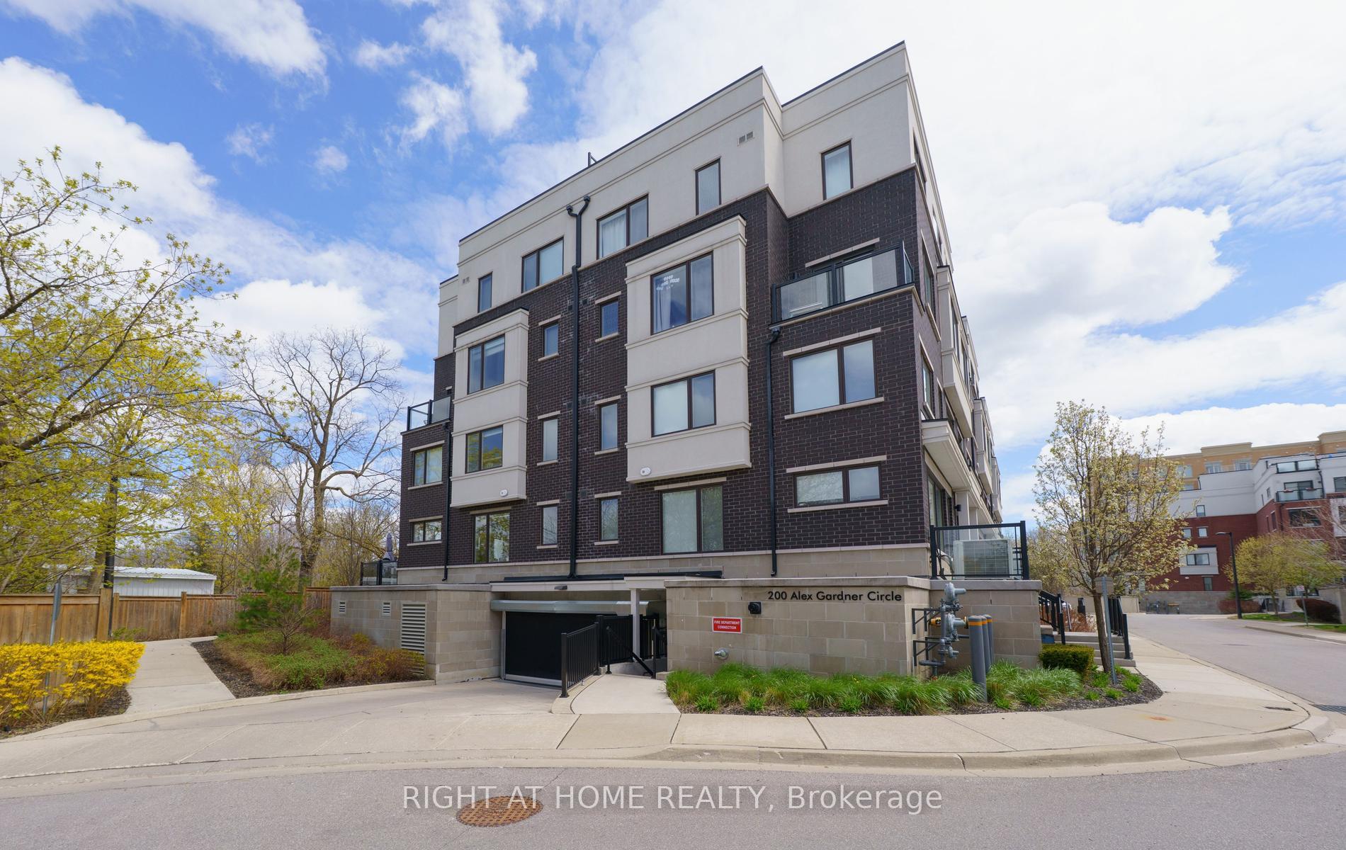 Photo 2 of Unit 34, 200 Alex Gardner Circle, Aurora, Aurora Heights — HOMEH