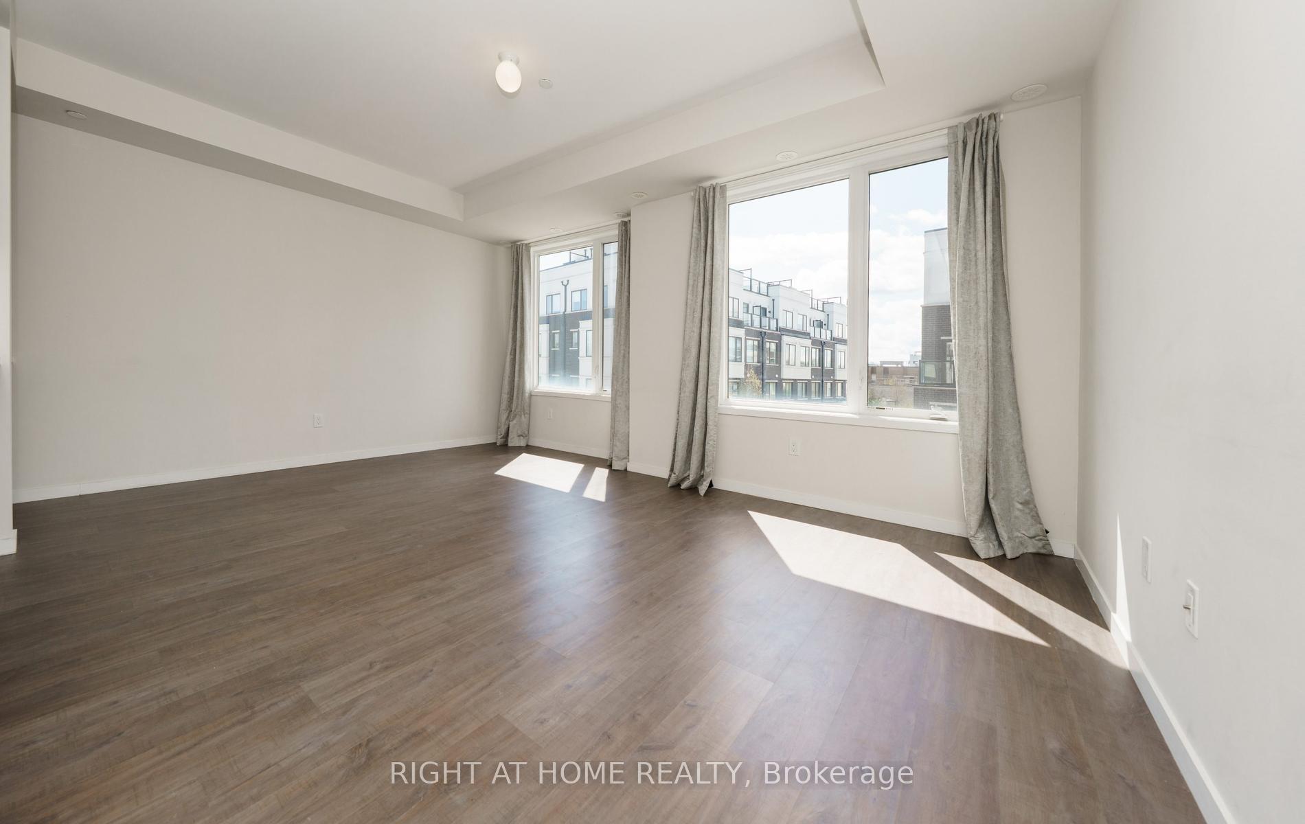 Photo 4 of Unit 34, 200 Alex Gardner Circle, Aurora, Aurora Heights — HOMEH
