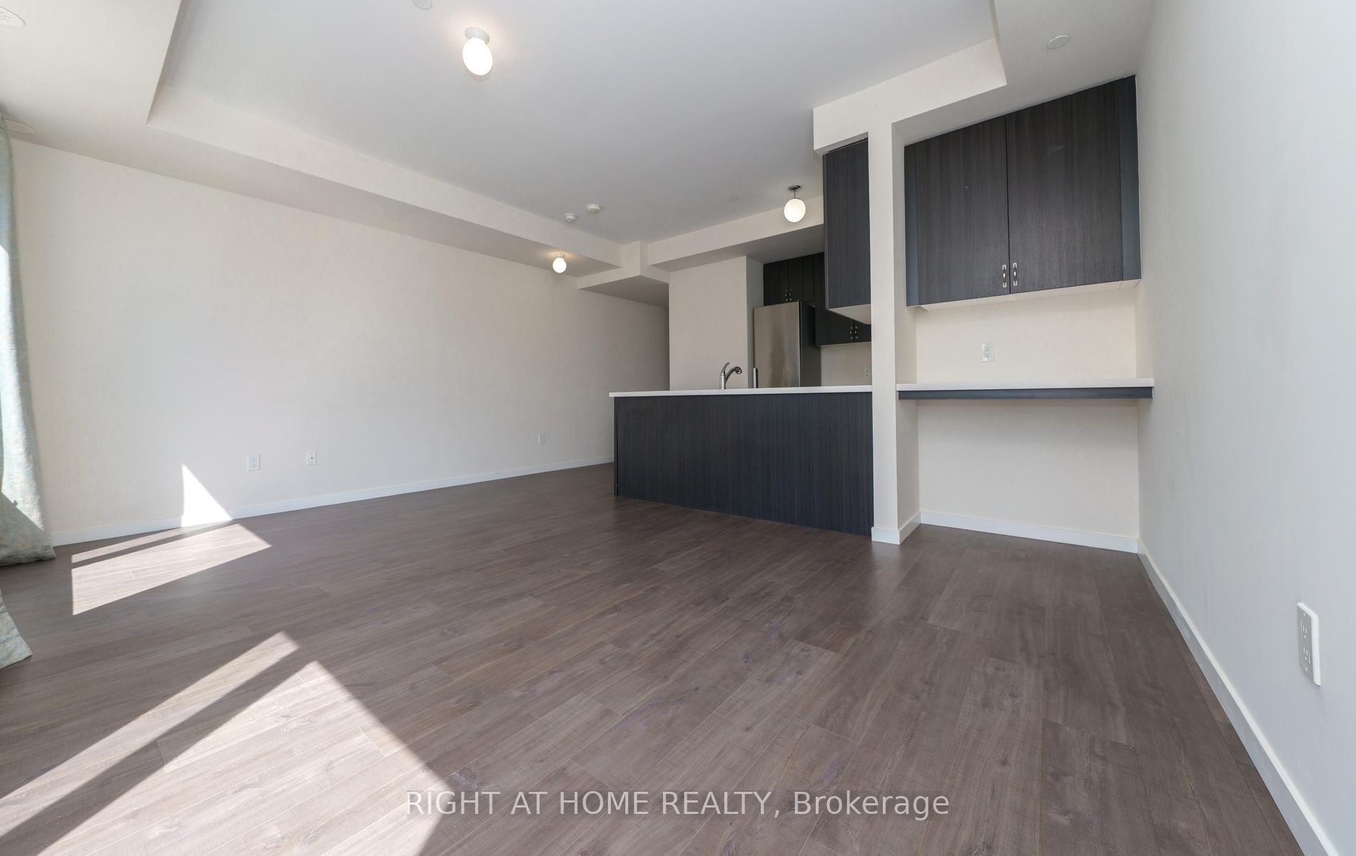 Photo 5 of Unit 34, 200 Alex Gardner Circle, Aurora, Aurora Heights — HOMEH