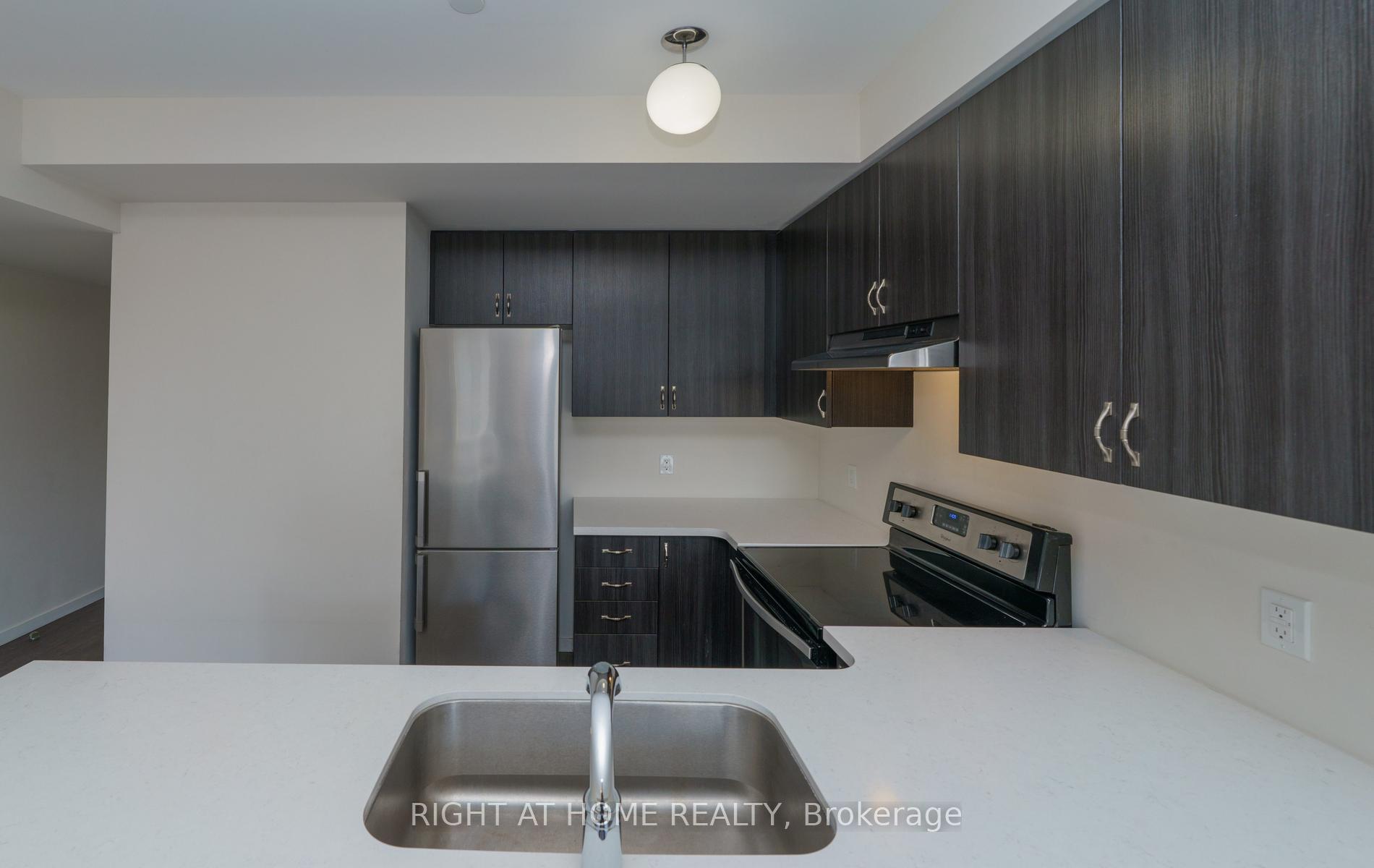 Photo 7 of Unit 34, 200 Alex Gardner Circle, Aurora, Aurora Heights — HOMEH