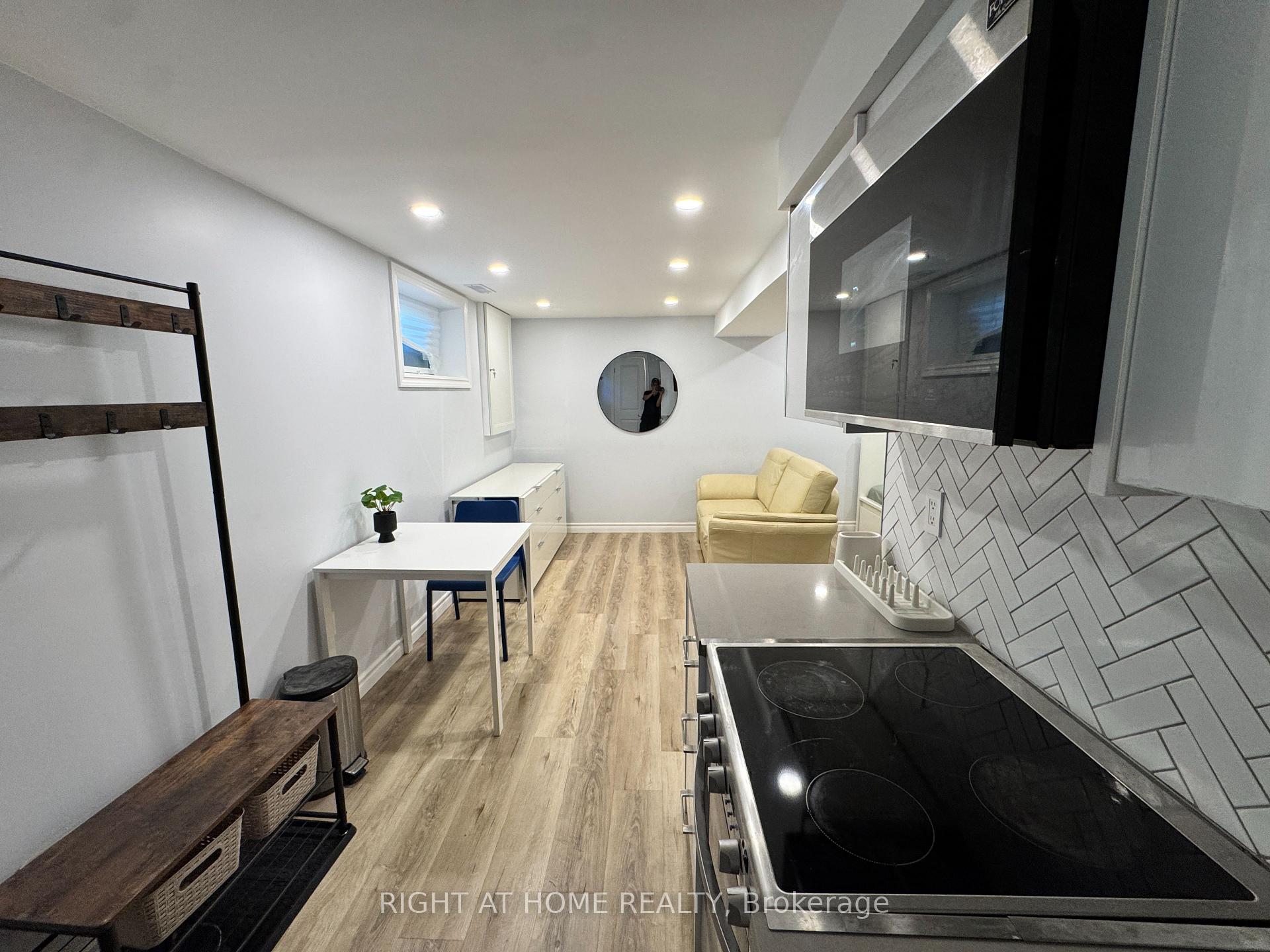 Photo 5 of Unit BSMT, 3363 Chokecherry Crescent, Mississauga, Erin Mills — HOMEH