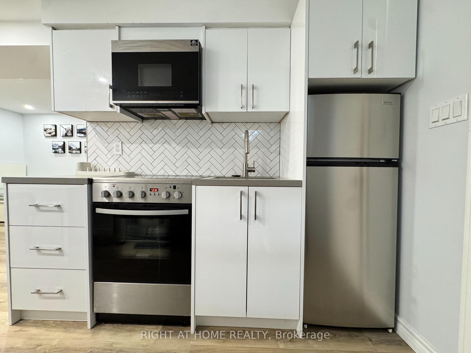Photo 6 of Unit BSMT, 3363 Chokecherry Crescent, Mississauga, Erin Mills — HOMEH