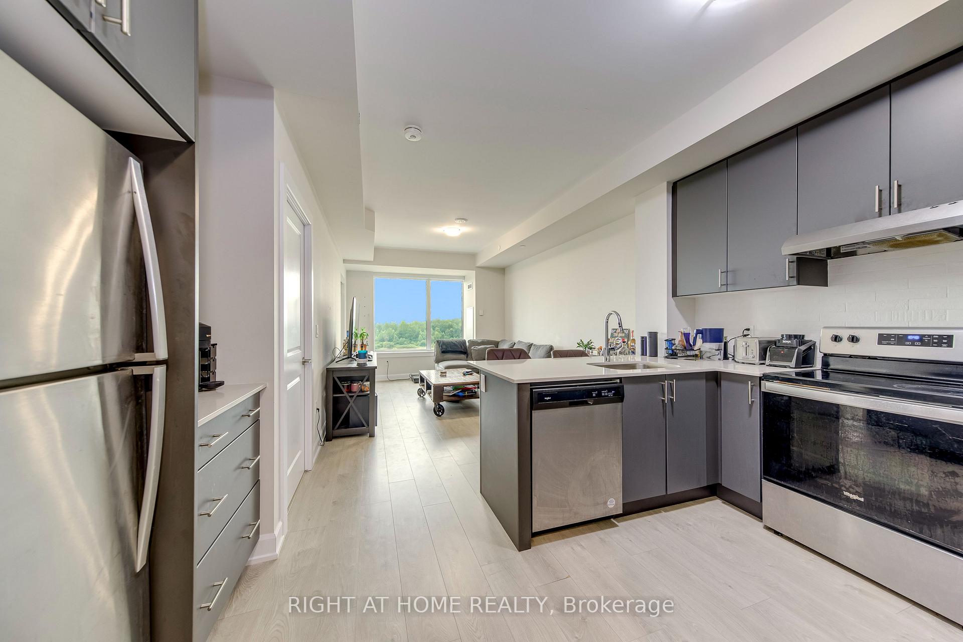 Photo 8 of Unit 521, 3200 William Coltson Avenue, Oakville, Joshua Meadows — HOMEH