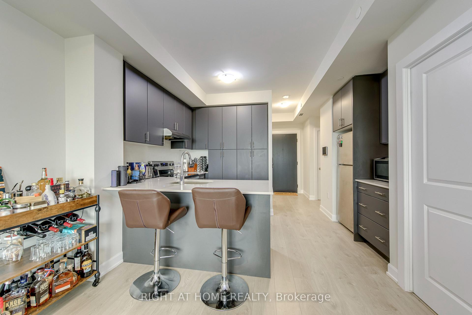 Photo 9 of Unit 521, 3200 William Coltson Avenue, Oakville, Joshua Meadows — HOMEH