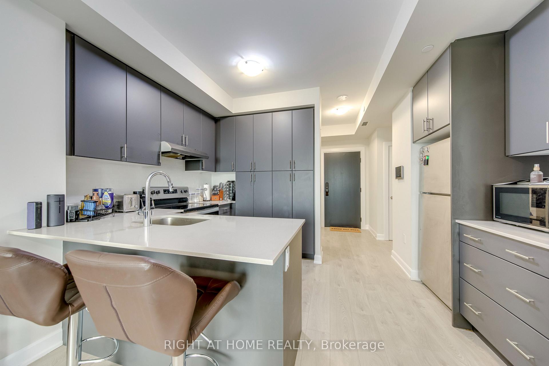 Photo 10 of Unit 521, 3200 William Coltson Avenue, Oakville, Joshua Meadows — HOMEH