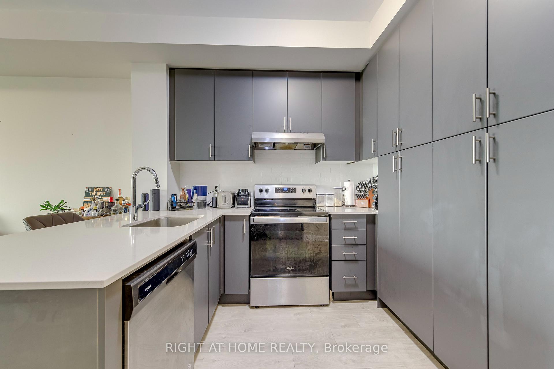 Photo 11 of Unit 521, 3200 William Coltson Avenue, Oakville, Joshua Meadows — HOMEH