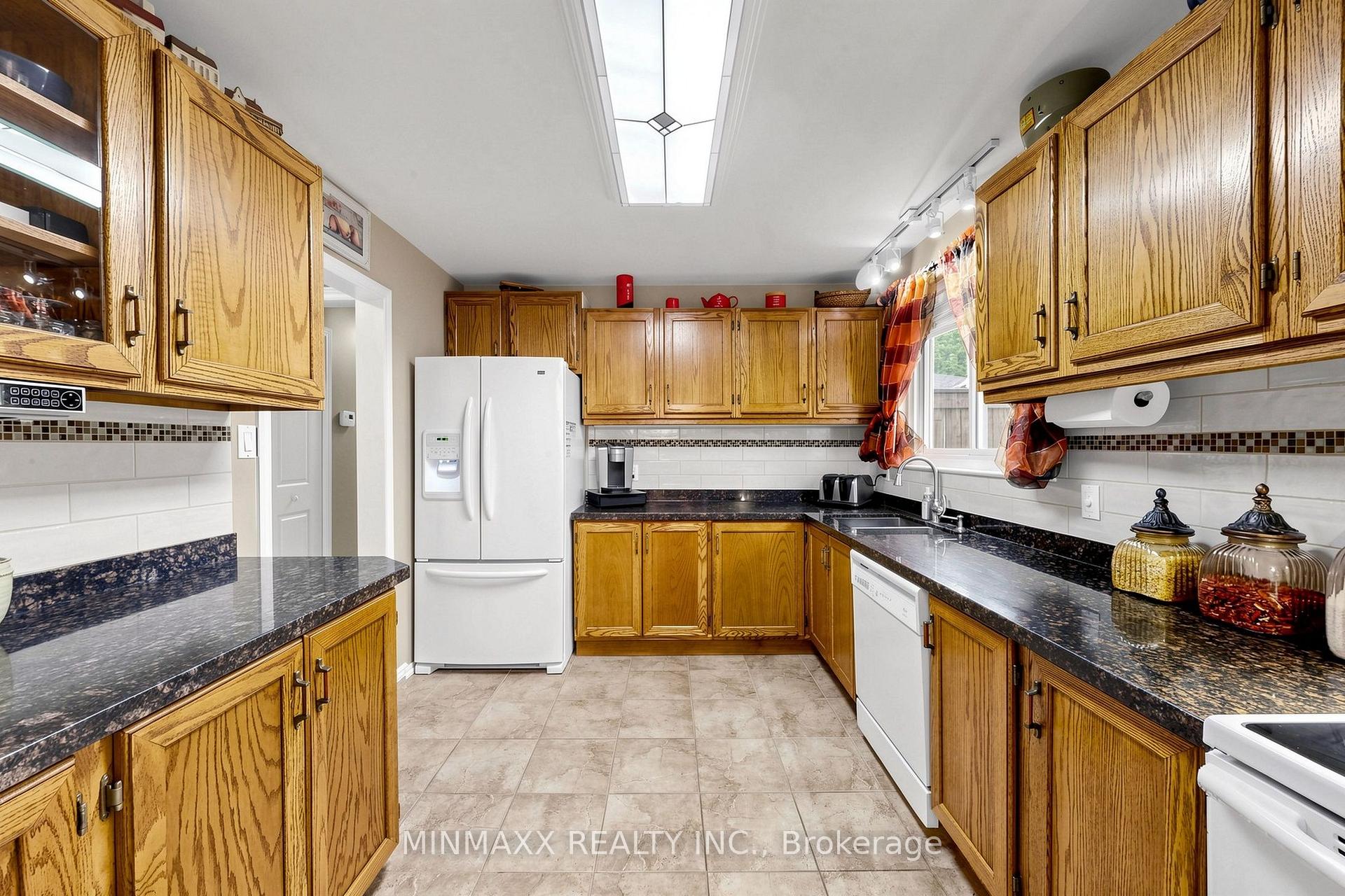 Photo 13 of 588 Strathcona Court, Milton, Dorset Park — HOMEH
