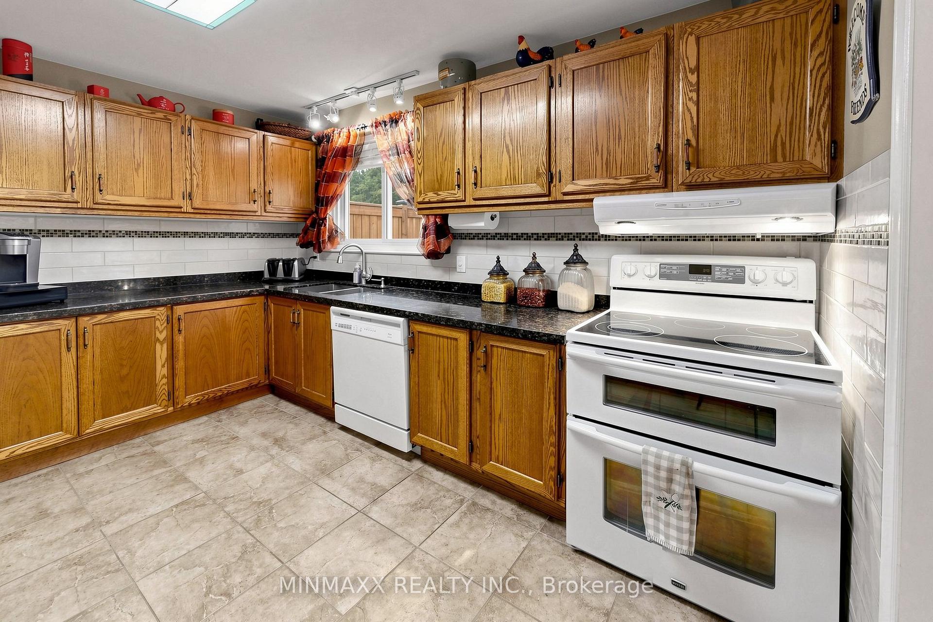 Photo 14 of 588 Strathcona Court, Milton, Dorset Park — HOMEH