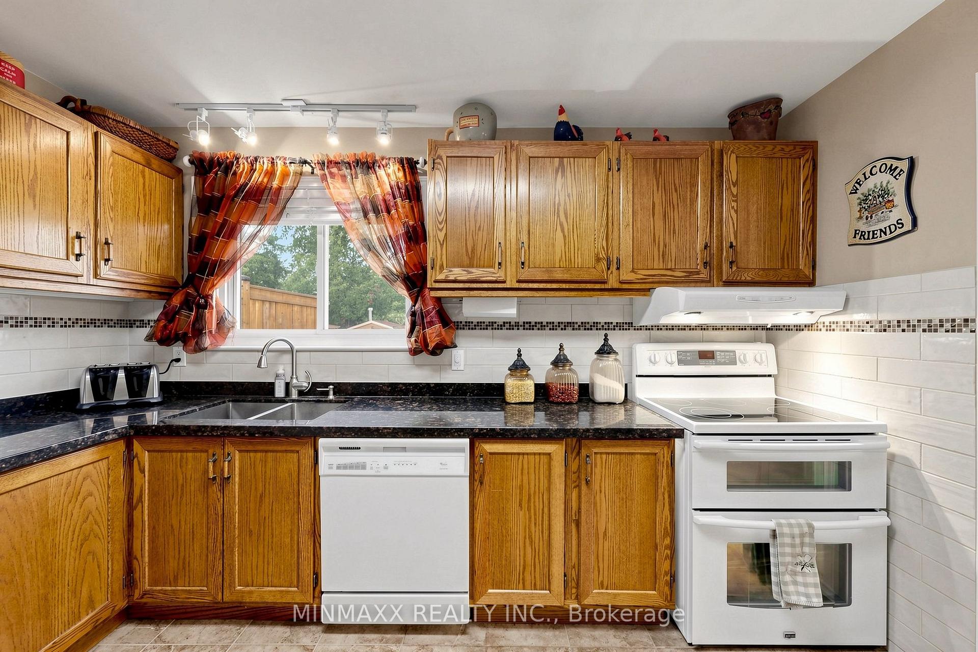 Photo 15 of 588 Strathcona Court, Milton, Dorset Park — HOMEH