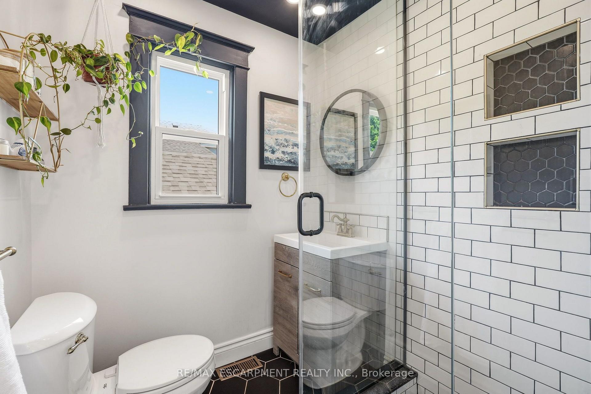Photo 24 of 92 Province Street, Hamilton, Delta — HOMEH