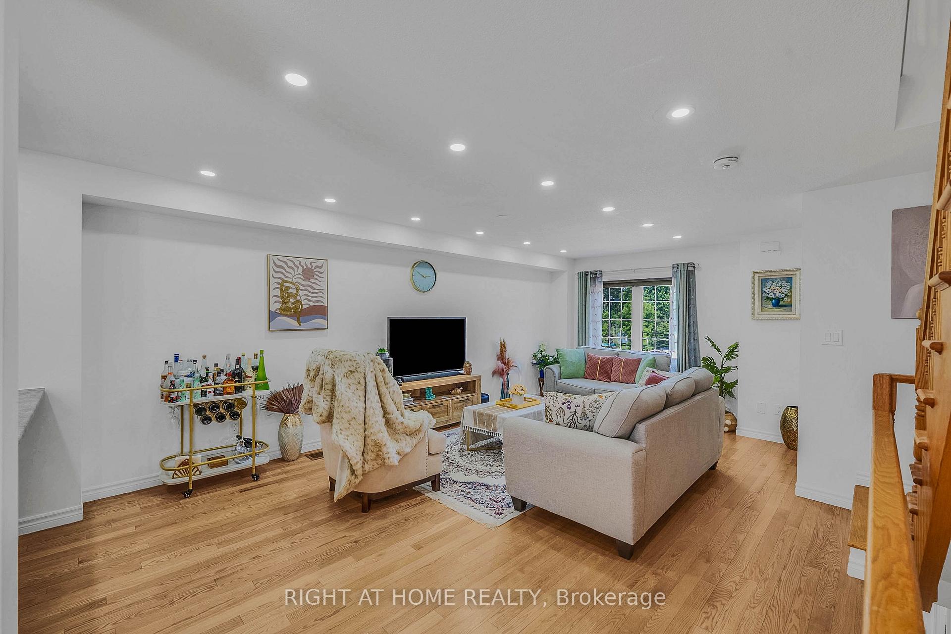 Photo 17 of 8 Kenridge Terrace, Hamilton, Stoney Creek Mountain — HOMEH