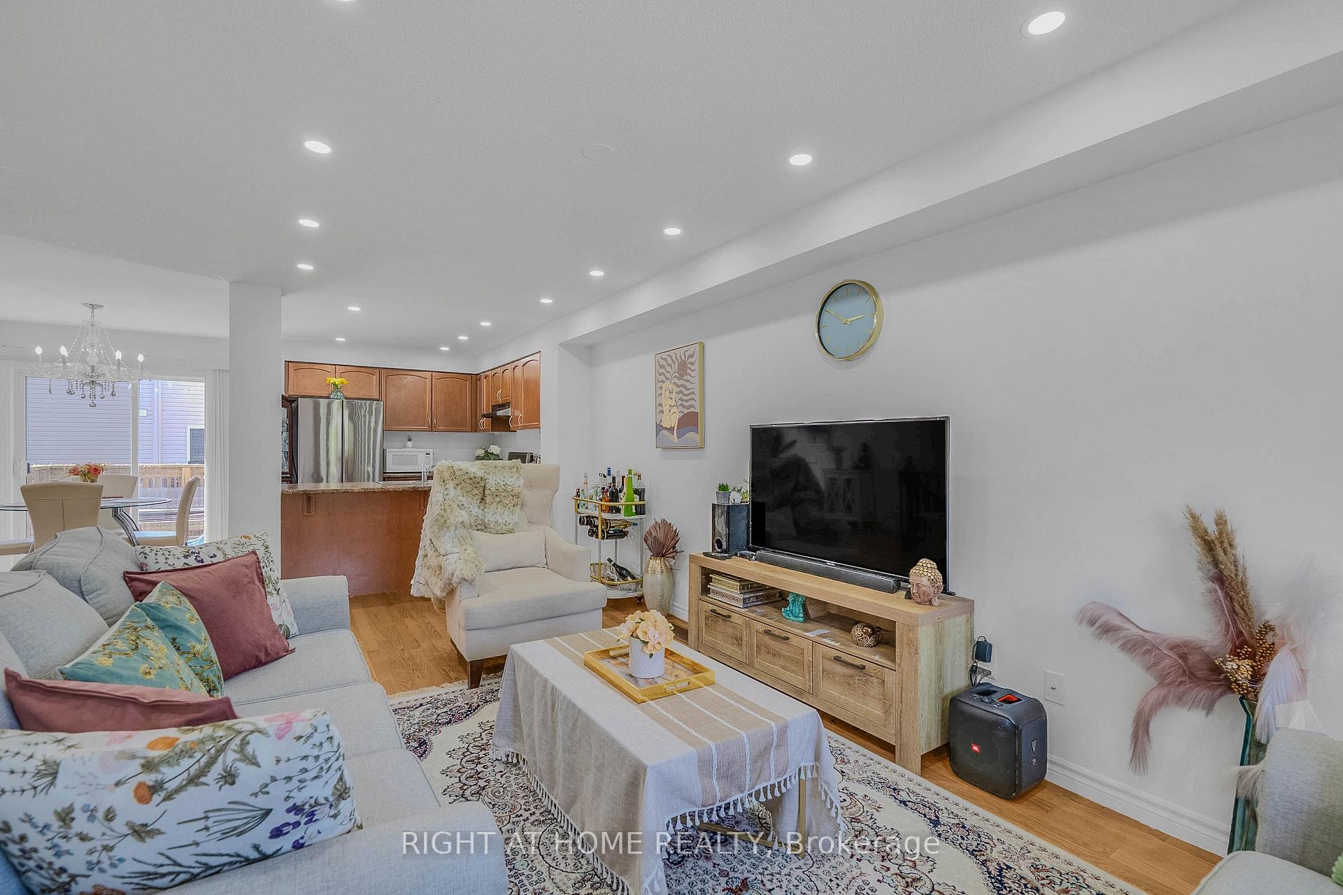Photo 18 of 8 Kenridge Terrace, Hamilton, Stoney Creek Mountain — HOMEH