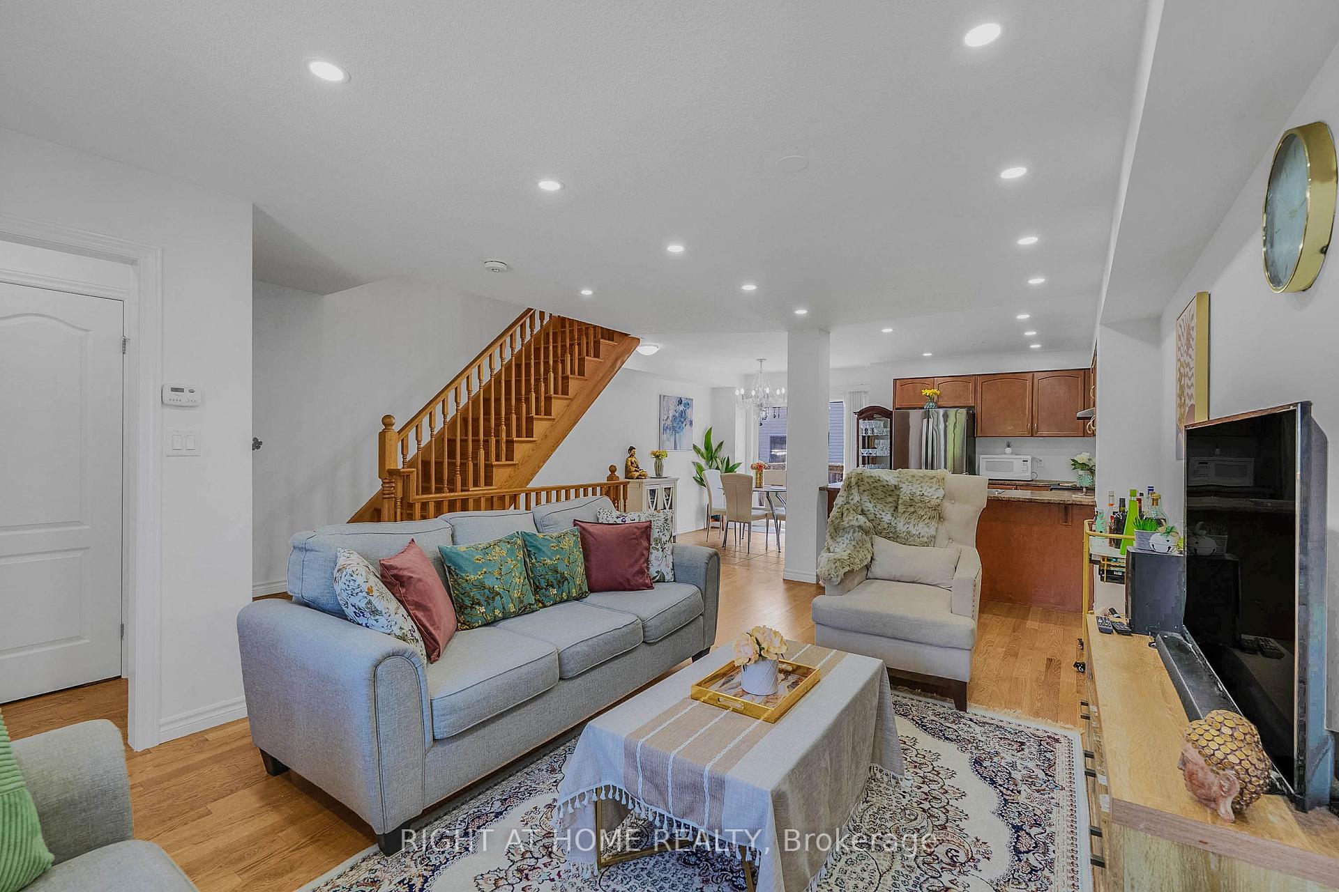Photo 19 of 8 Kenridge Terrace, Hamilton, Stoney Creek Mountain — HOMEH
