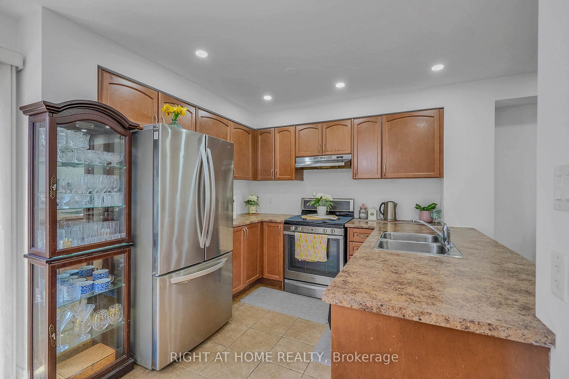 Photo 21 of 8 Kenridge Terrace, Hamilton, Stoney Creek Mountain — HOMEH