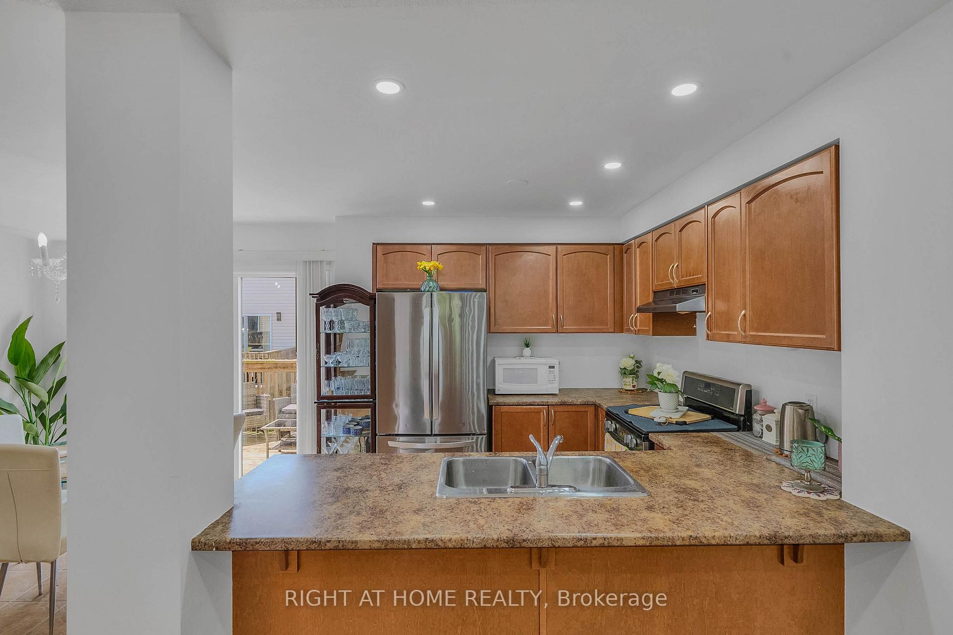 Photo 24 of 8 Kenridge Terrace, Hamilton, Stoney Creek Mountain — HOMEH