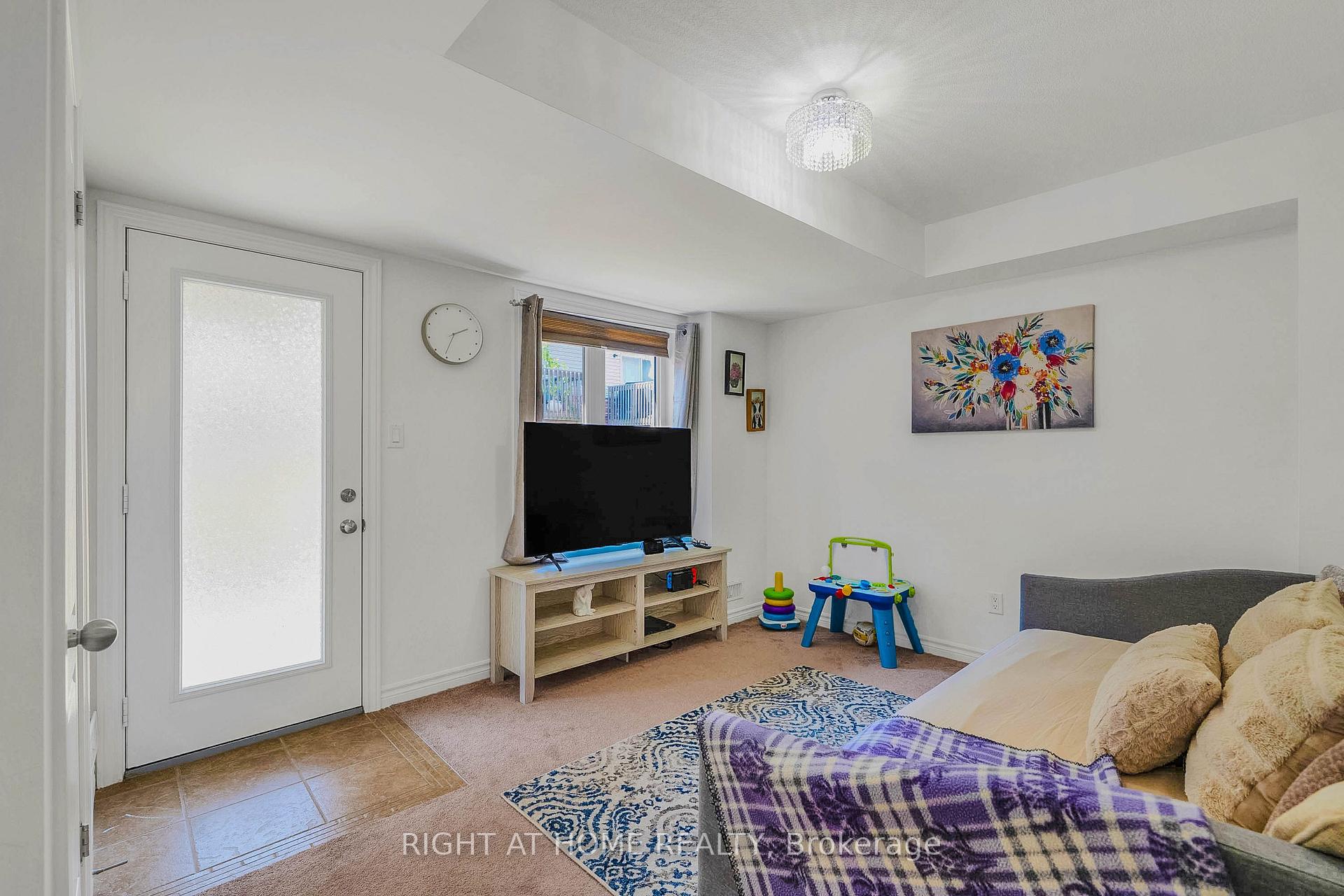 Photo 13 of 8 Kenridge Terrace, Hamilton, Stoney Creek Mountain — HOMEH