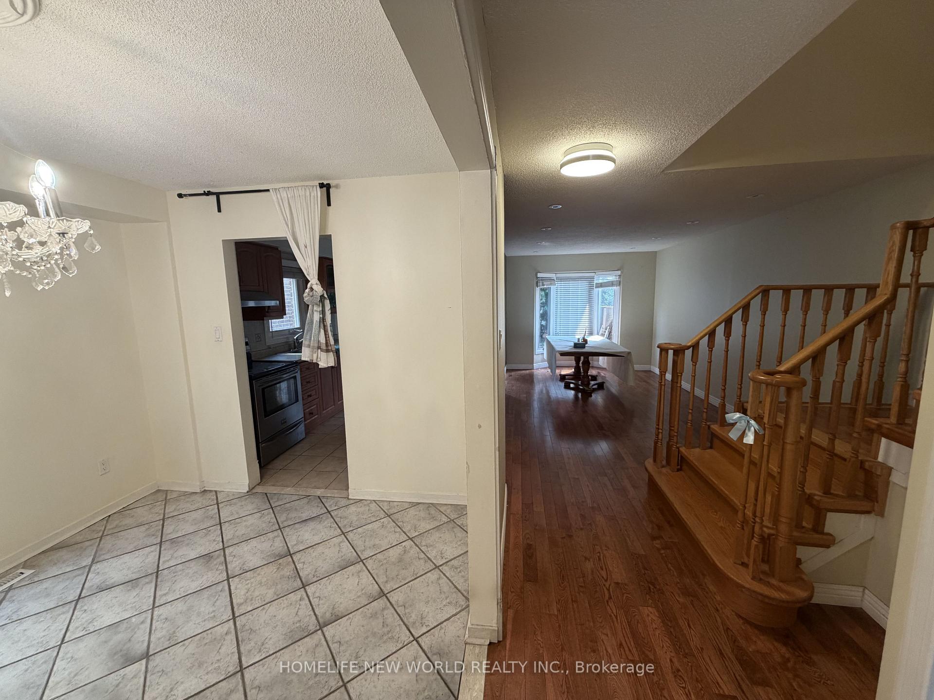 Photo 4 of 209 Winding Lane, Vaughan, Crestwood-Springfarm-Yorkhill — HOMEH