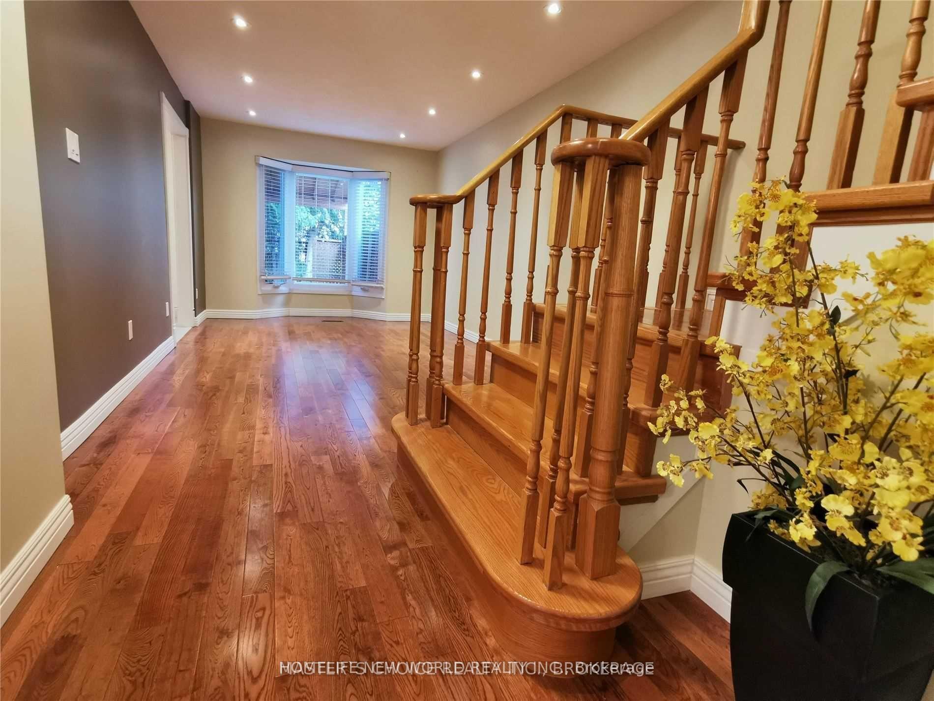 Photo 5 of 209 Winding Lane, Vaughan, Crestwood-Springfarm-Yorkhill — HOMEH