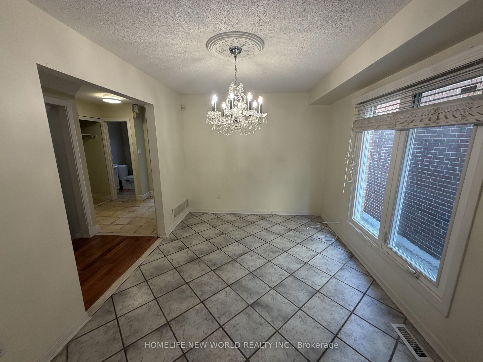 Photo 7 of 209 Winding Lane, Vaughan, Crestwood-Springfarm-Yorkhill — HOMEH