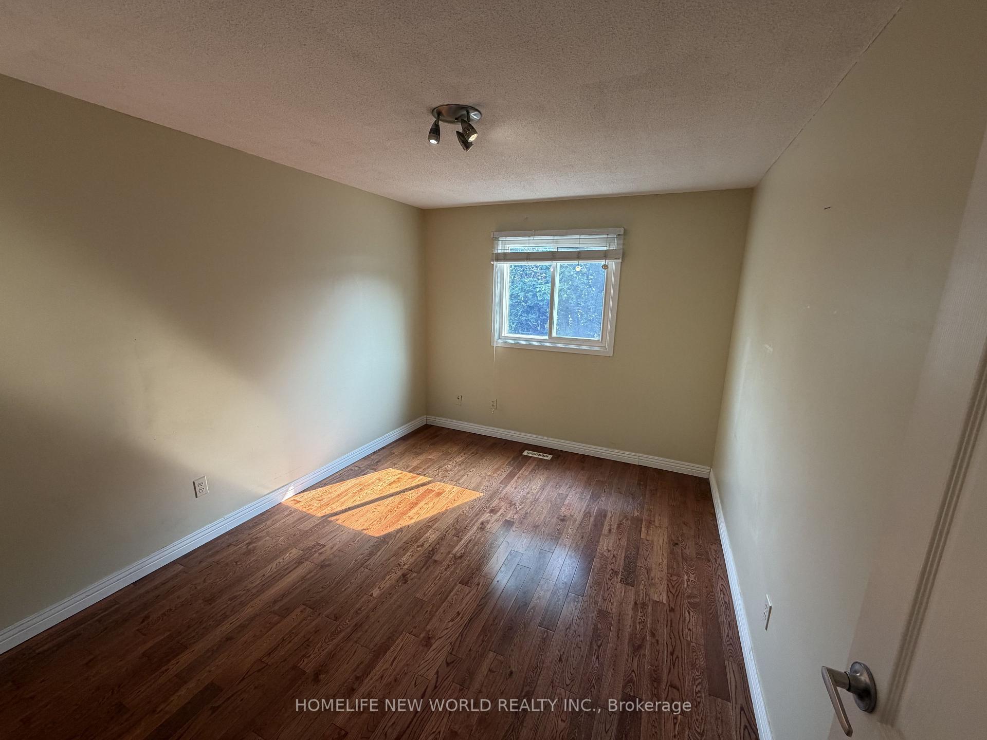 Photo 18 of 209 Winding Lane, Vaughan, Crestwood-Springfarm-Yorkhill — HOMEH