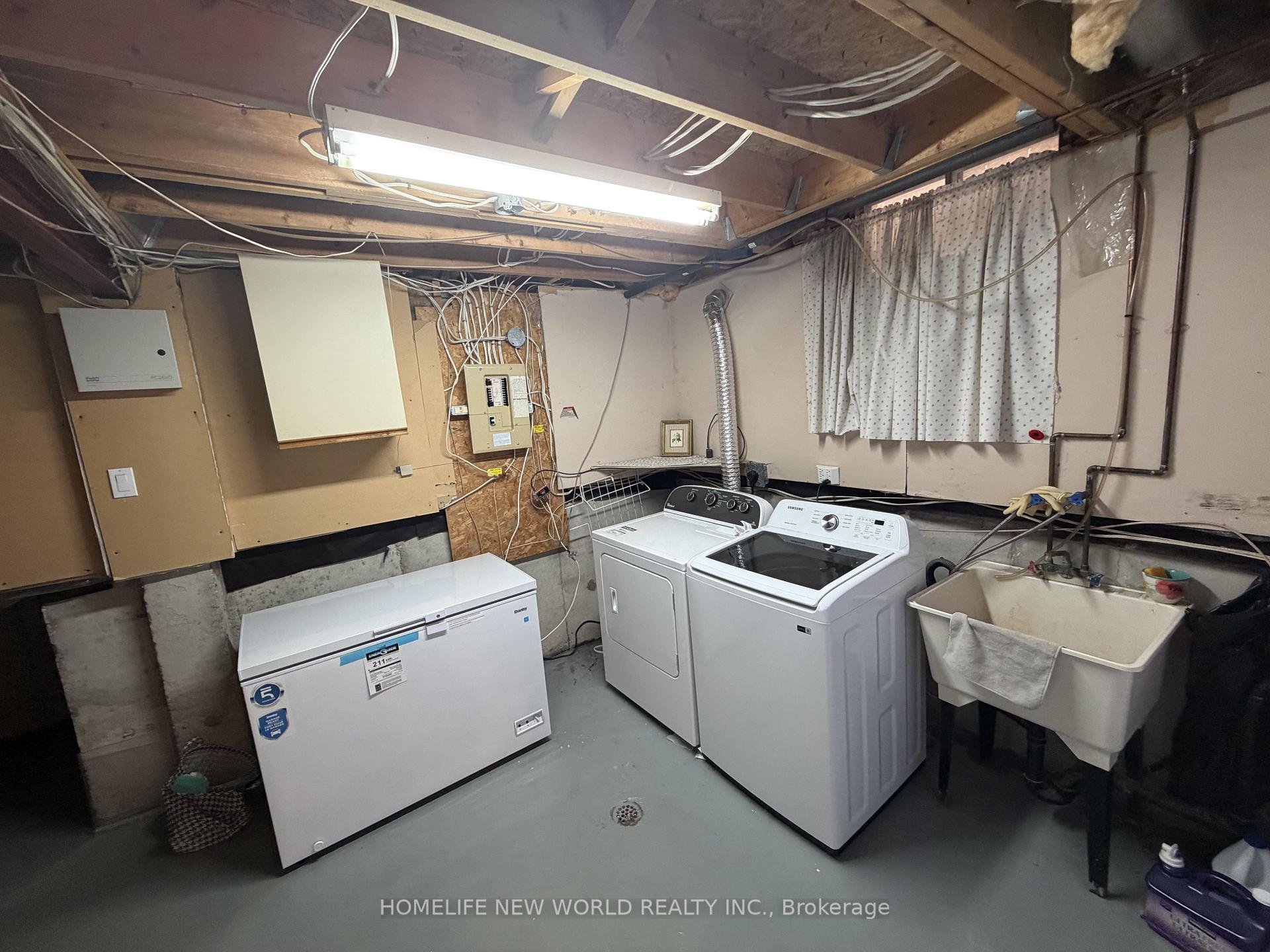 Photo 24 of 209 Winding Lane, Vaughan, Crestwood-Springfarm-Yorkhill — HOMEH