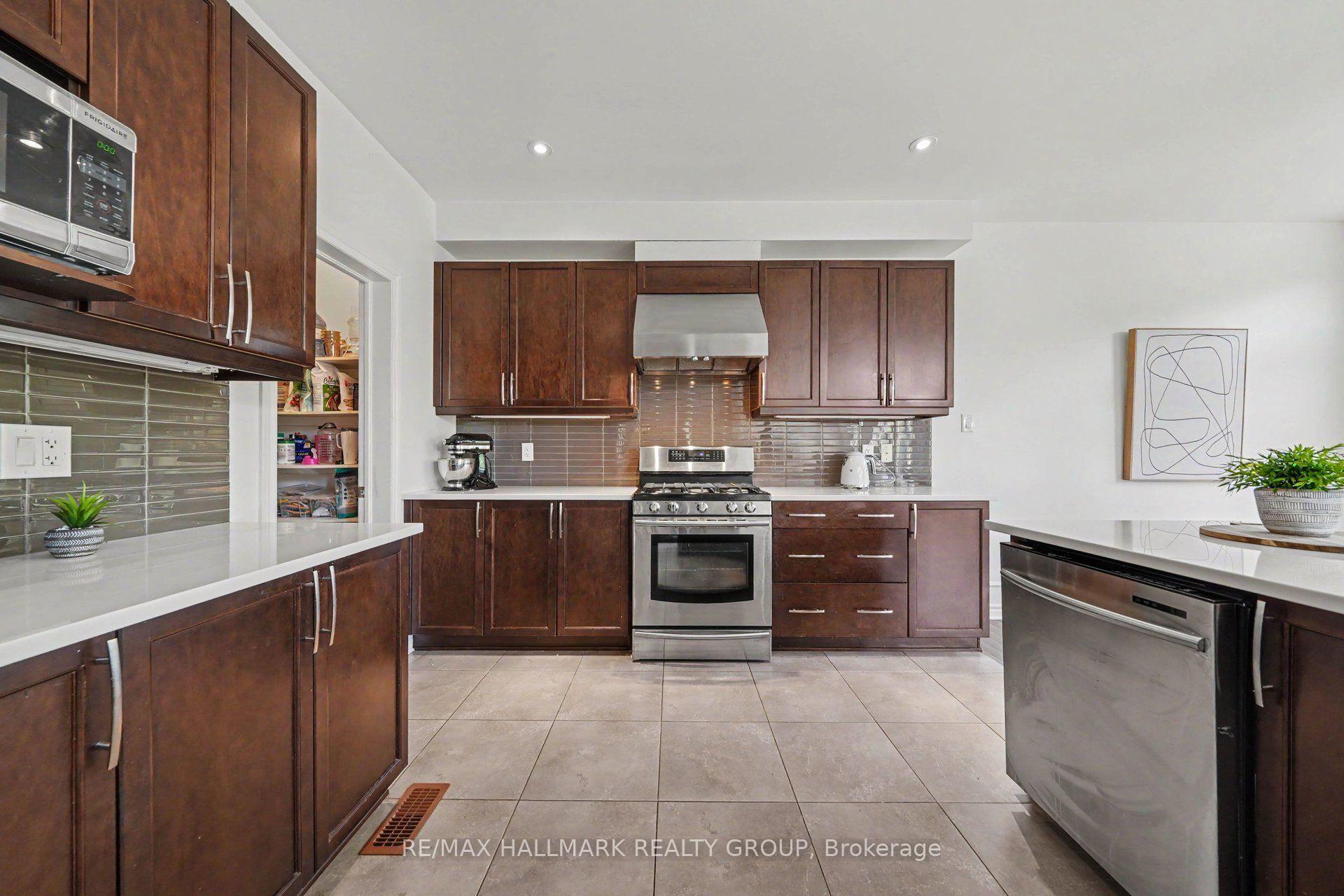 Photo 11 of 938 Wildcarrot Crescent, Ottawa, Riverside South — HOMEH