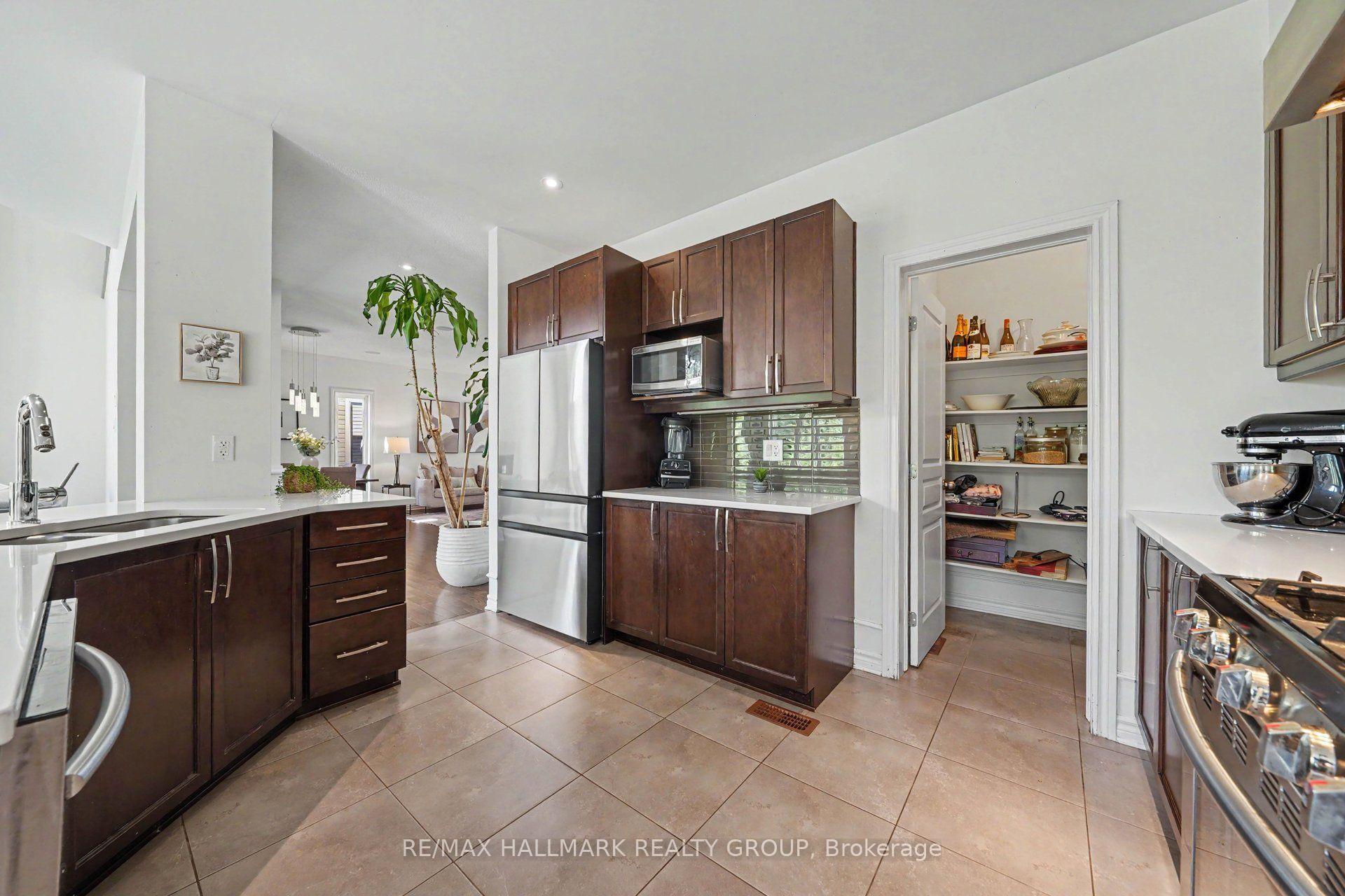 Photo 12 of 938 Wildcarrot Crescent, Ottawa, Riverside South — HOMEH