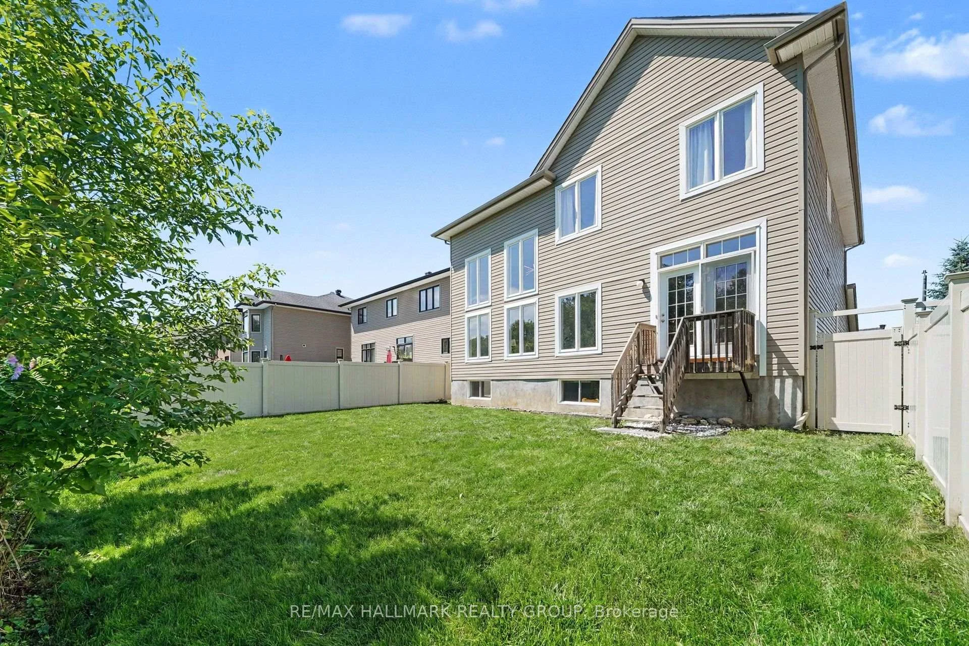 Photo 35 of 938 Wildcarrot Crescent, Ottawa, Riverside South — HOMEH