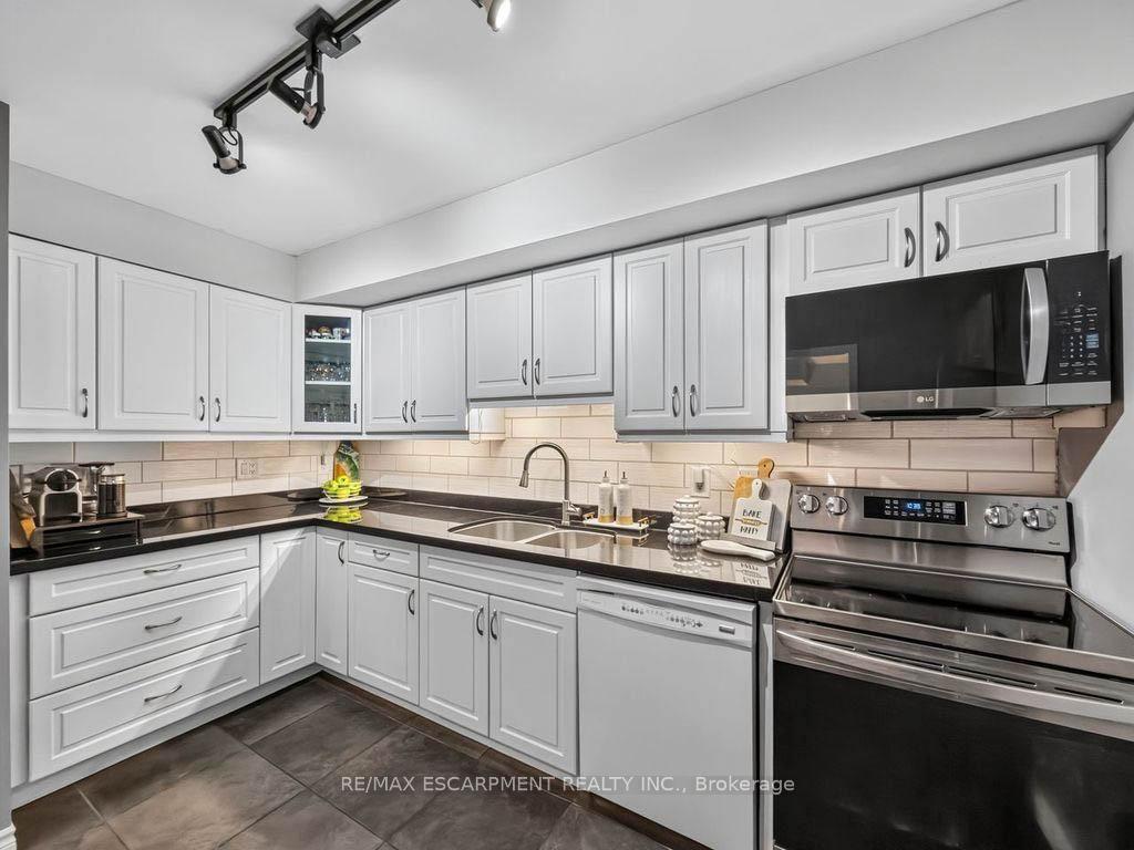 Photo 2 of Unit 227, 2 Valhalla Inn Road, Etobicoke, Islington-City Centre West — HOMEH