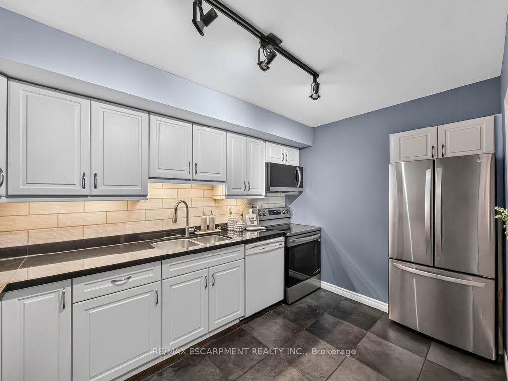 Photo 3 of Unit 227, 2 Valhalla Inn Road, Etobicoke, Islington-City Centre West — HOMEH
