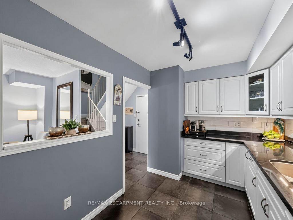 Photo 4 of Unit 227, 2 Valhalla Inn Road, Etobicoke, Islington-City Centre West — HOMEH