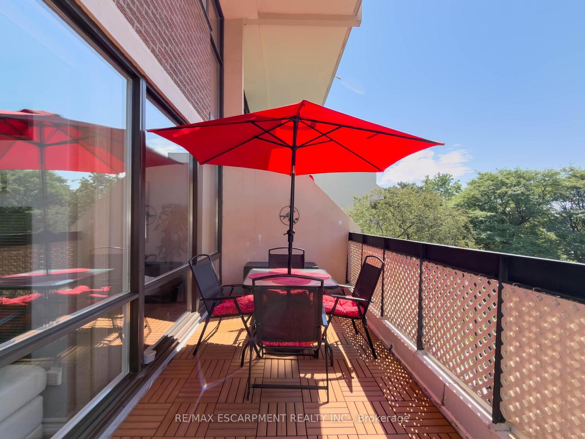 Photo 10 of Unit 227, 2 Valhalla Inn Road, Etobicoke, Islington-City Centre West — HOMEH