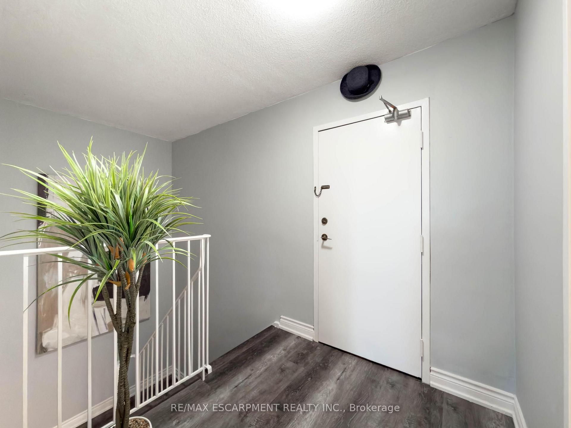 Photo 13 of Unit 227, 2 Valhalla Inn Road, Etobicoke, Islington-City Centre West — HOMEH