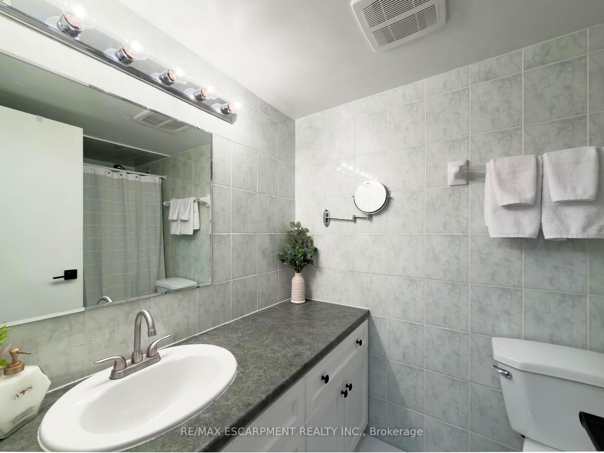 Photo 15 of Unit 227, 2 Valhalla Inn Road, Etobicoke, Islington-City Centre West — HOMEH