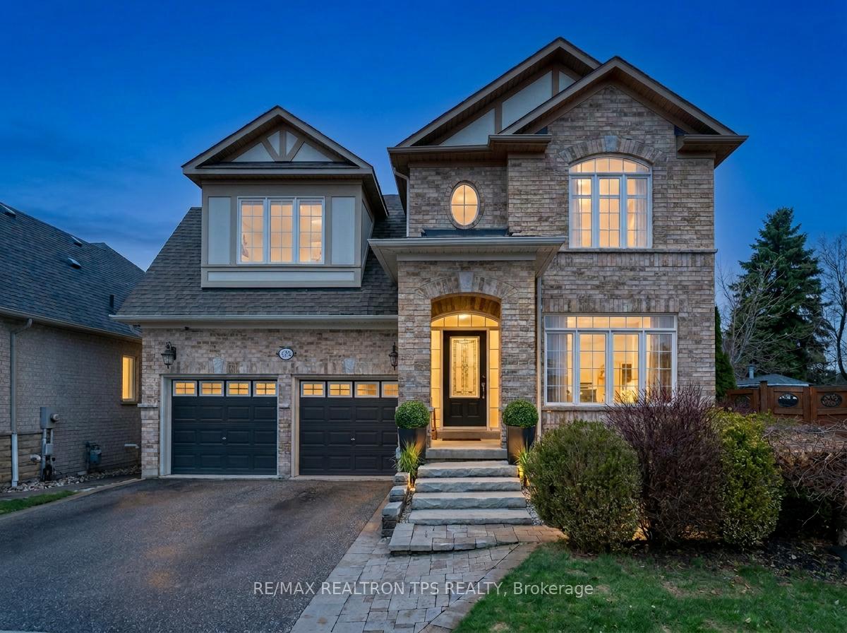 Photo 1 of 555 Kingsfield Loop, Oshawa, Samac — HOMEH