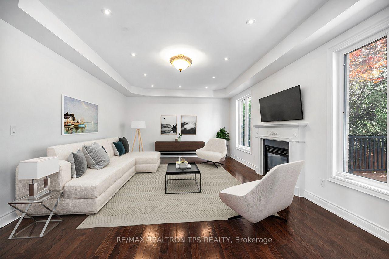 Photo 6 of 555 Kingsfield Loop, Oshawa, Samac — HOMEH