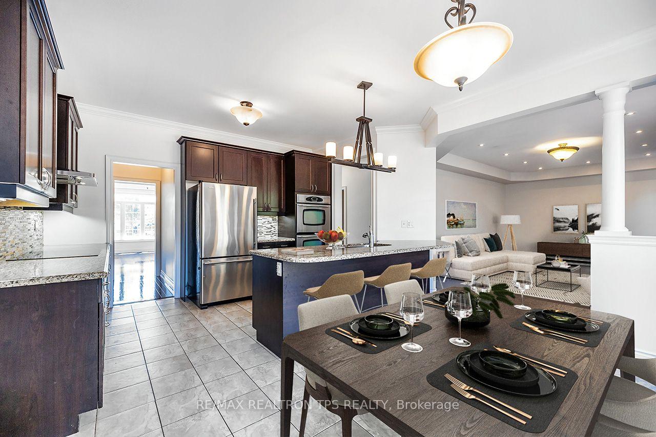 Photo 12 of 555 Kingsfield Loop, Oshawa, Samac — HOMEH