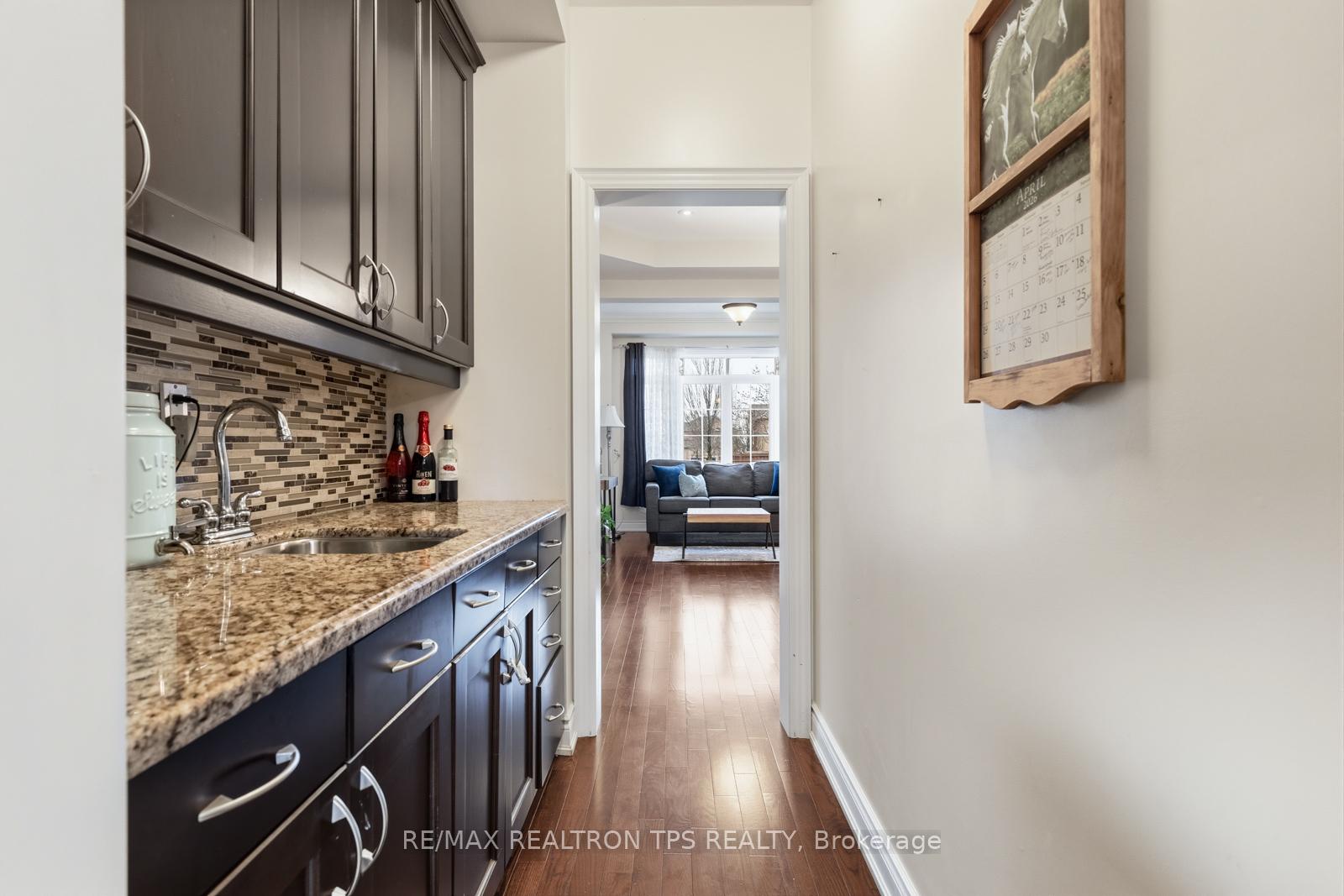 Photo 13 of 555 Kingsfield Loop, Oshawa, Samac — HOMEH