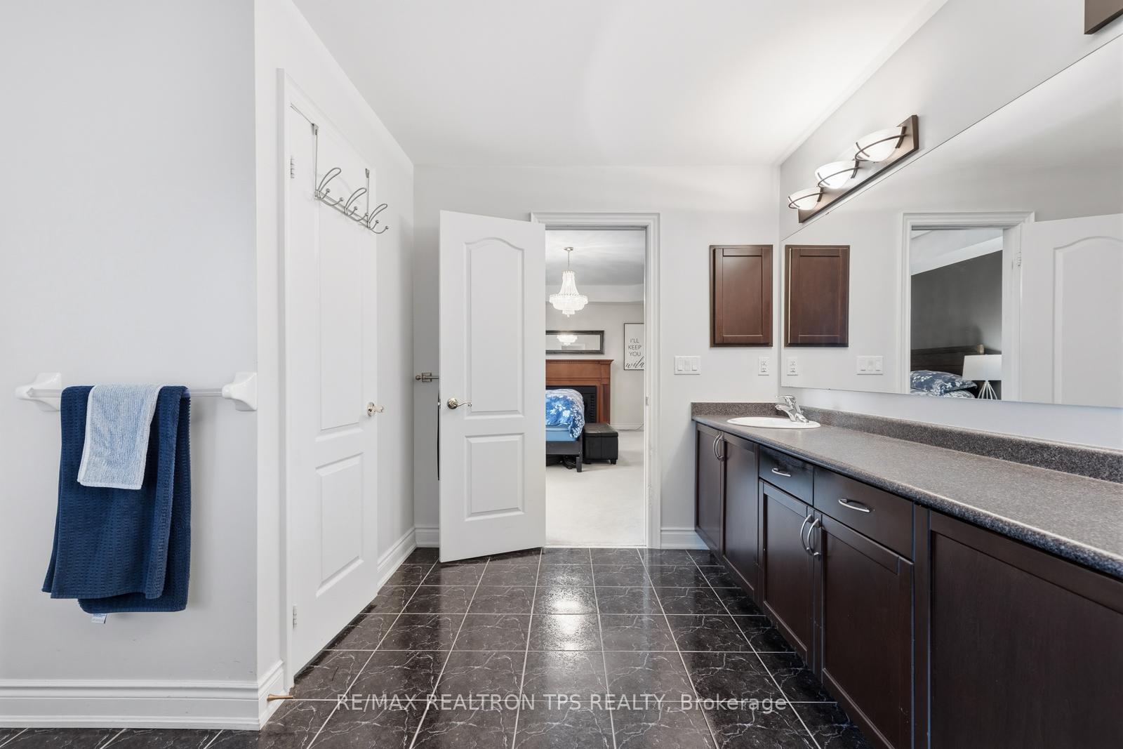 Photo 22 of 555 Kingsfield Loop, Oshawa, Samac — HOMEH