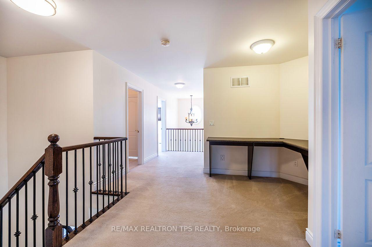 Photo 31 of 555 Kingsfield Loop, Oshawa, Samac — HOMEH