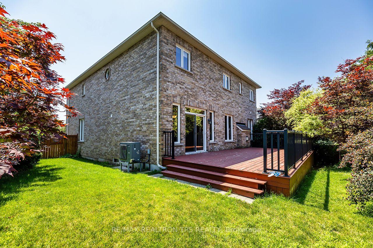 Photo 35 of 555 Kingsfield Loop, Oshawa, Samac — HOMEH