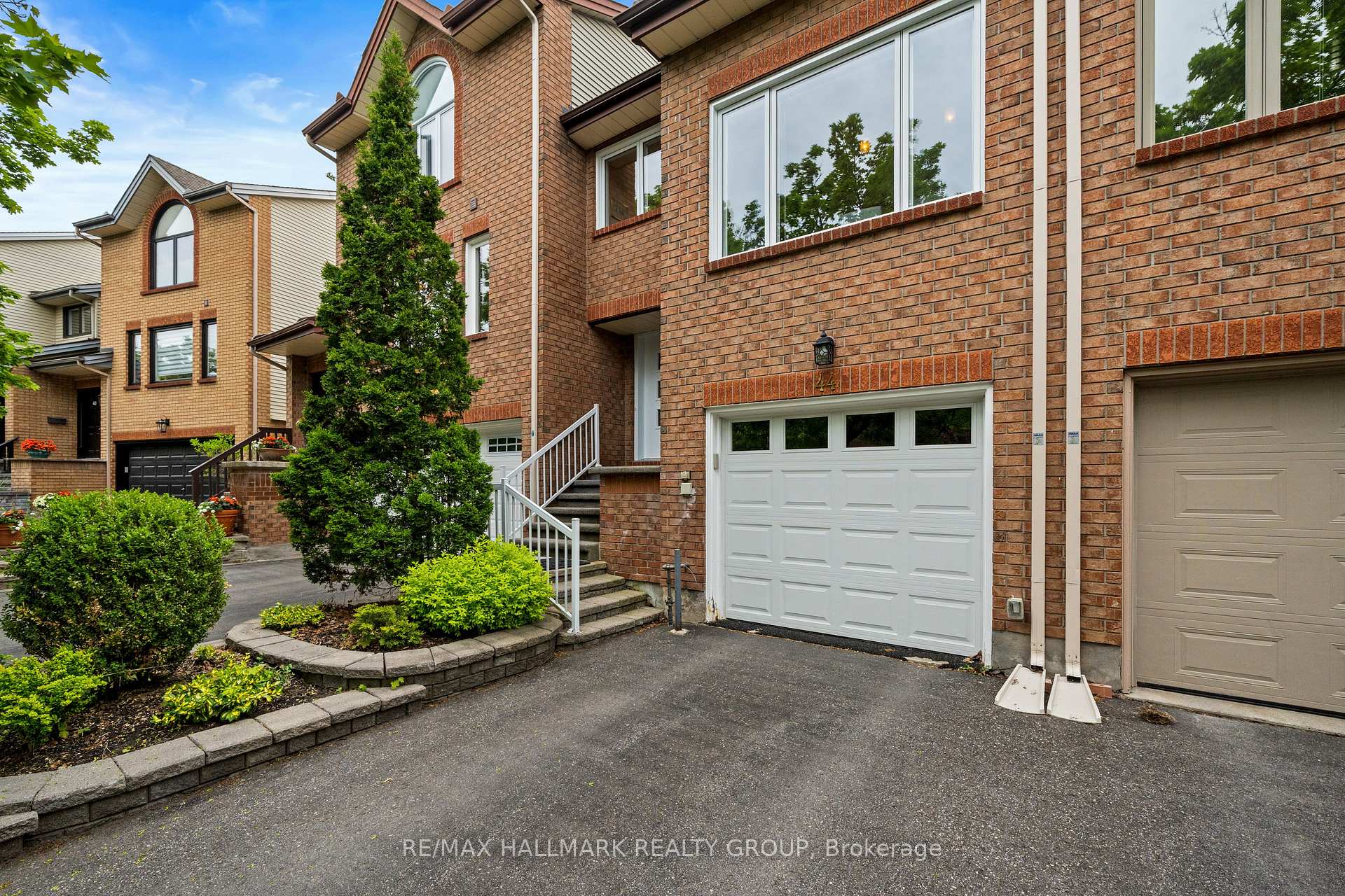 Photo 2 of 44 Dunbarton Court, Ottawa, Cardinal Glen — HOMEH