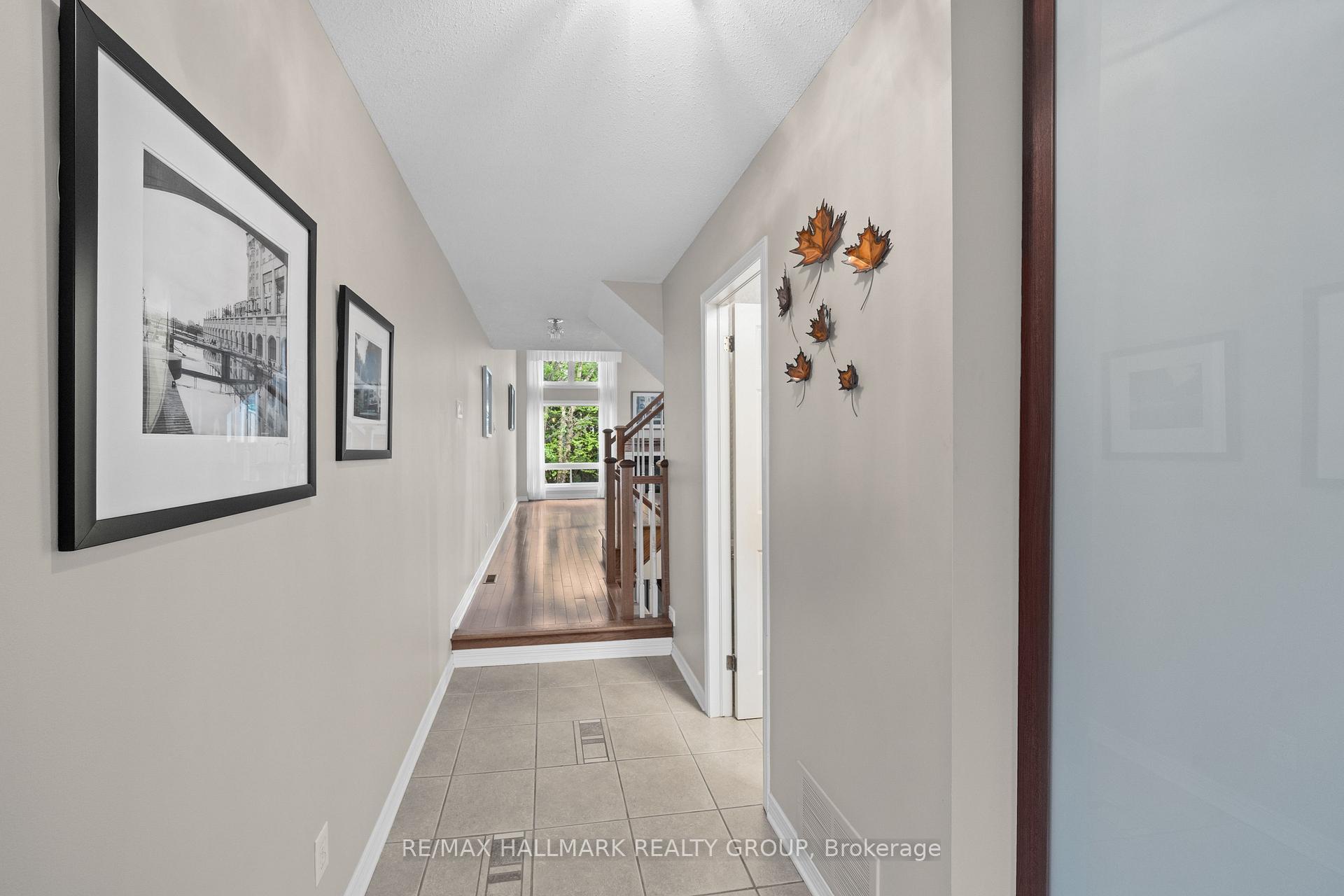 Photo 4 of 44 Dunbarton Court, Ottawa, Cardinal Glen — HOMEH