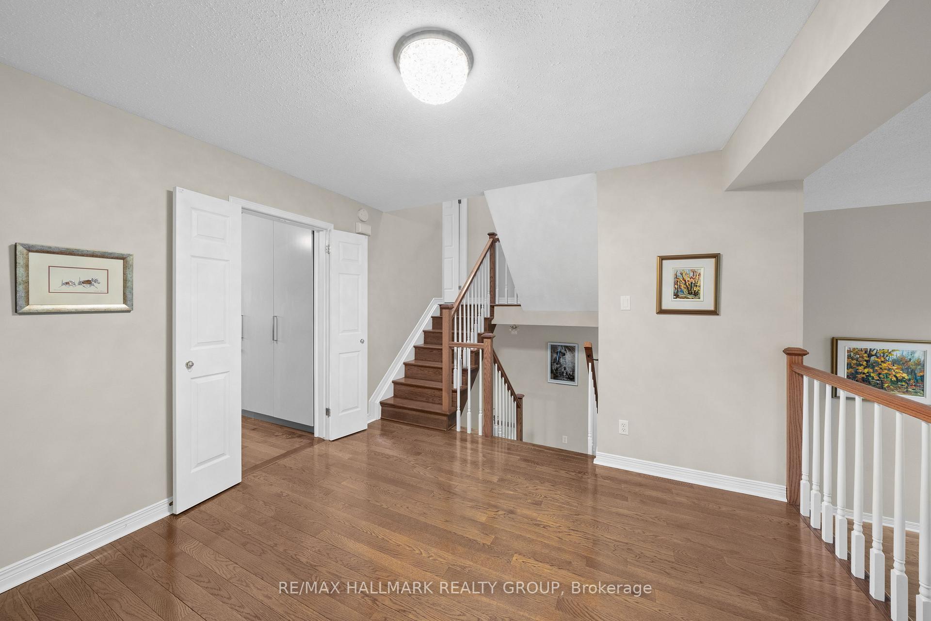 Photo 10 of 44 Dunbarton Court, Ottawa, Cardinal Glen — HOMEH