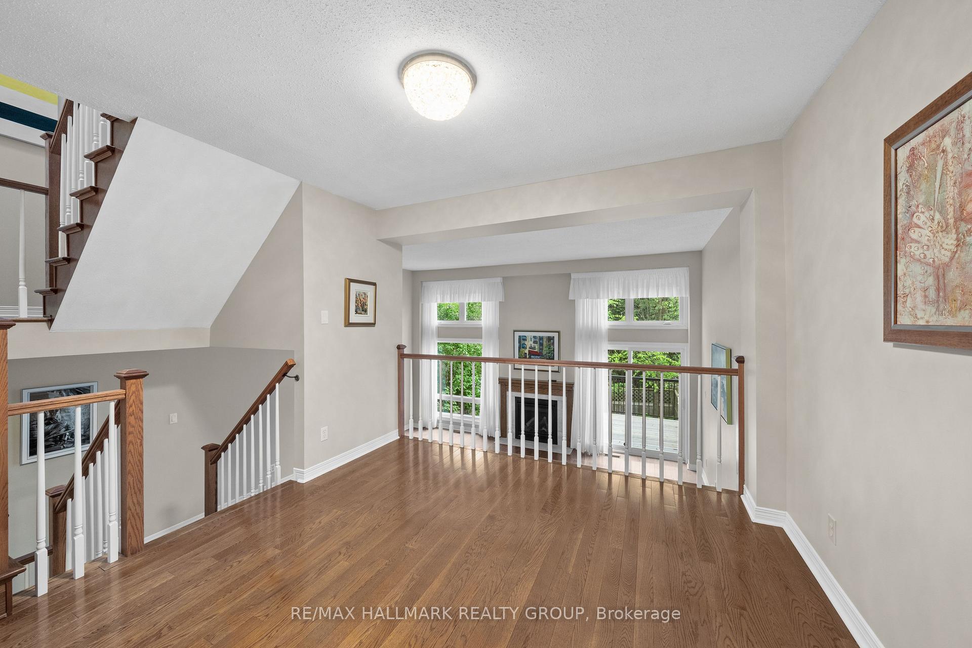 Photo 11 of 44 Dunbarton Court, Ottawa, Cardinal Glen — HOMEH