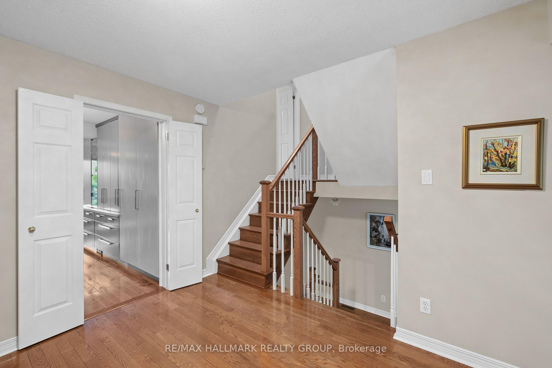 Photo 12 of 44 Dunbarton Court, Ottawa, Cardinal Glen — HOMEH